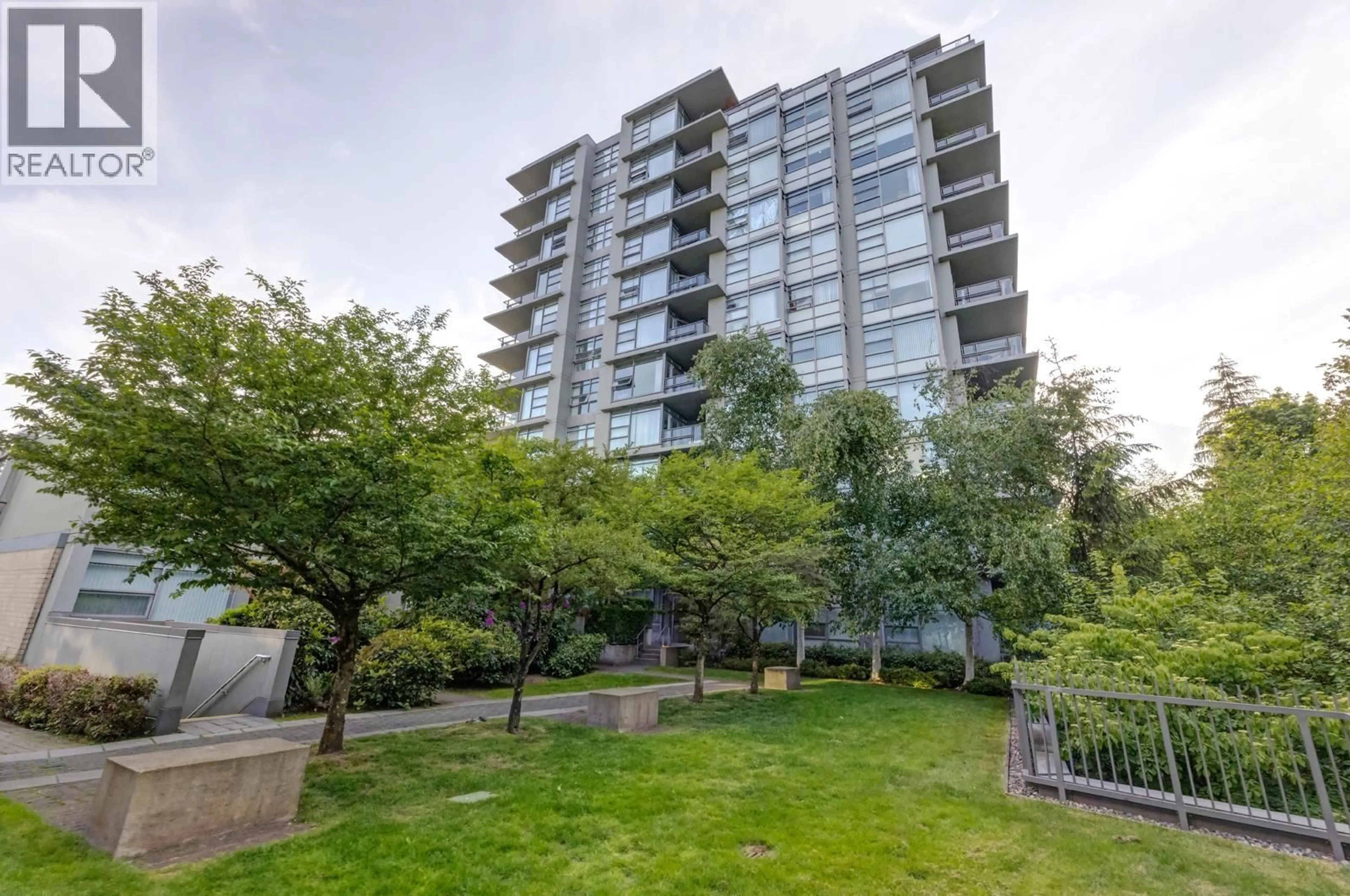 Patio, building for 307 - 9222 UNIVERSITY CRESCENT, Burnaby British Columbia V5A0A6