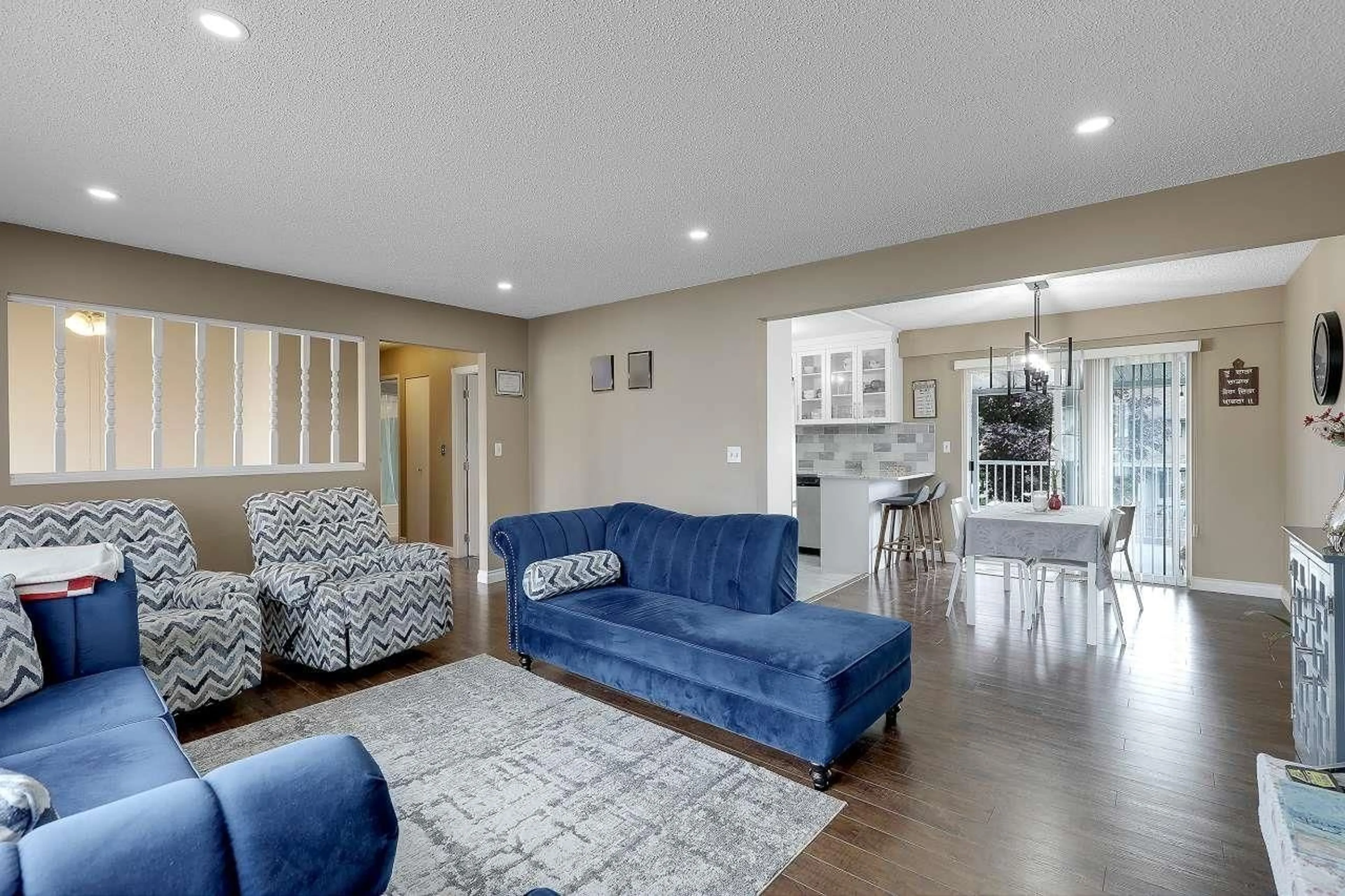Living room with furniture, unknown for 17816 59, Surrey British Columbia V3S1P5