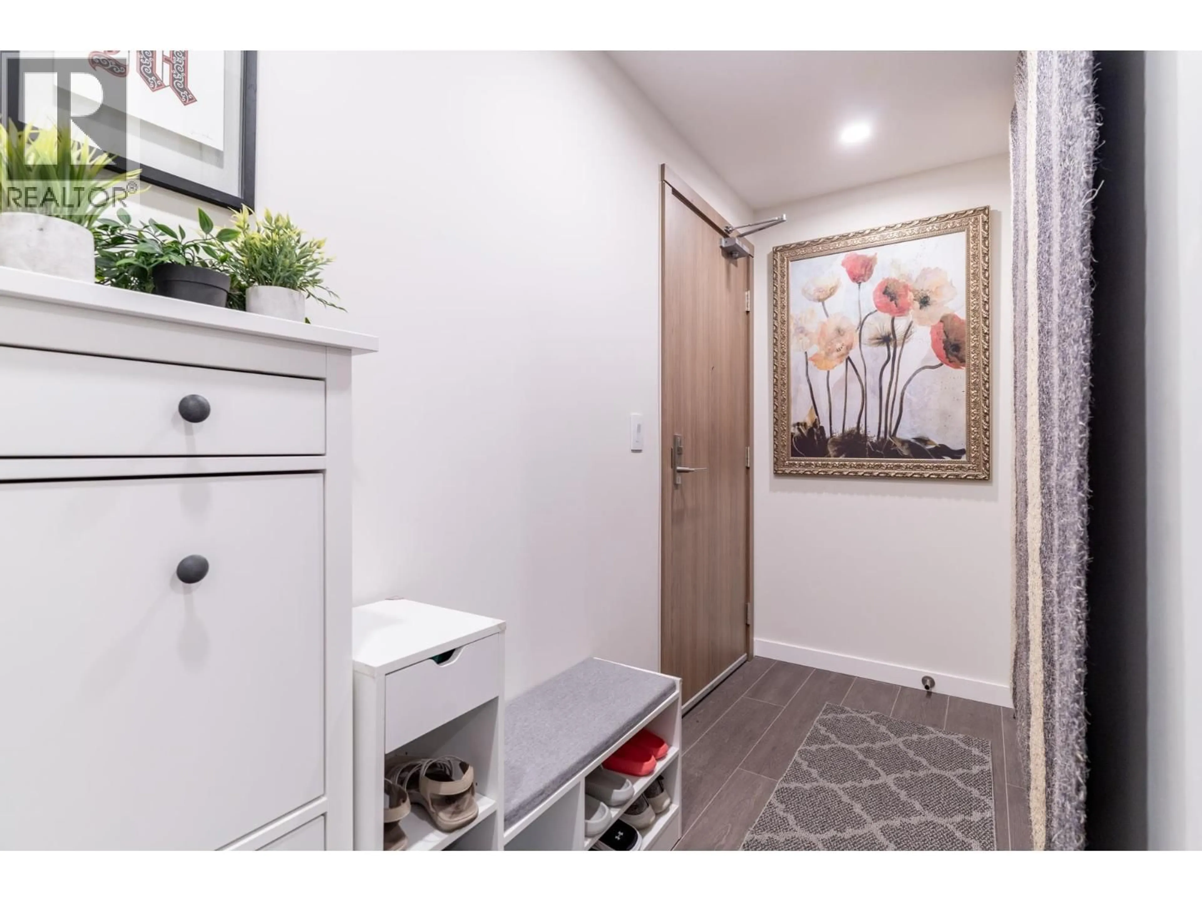 Indoor entryway for 2707 - 4168 LOUGHEED HIGHWAY, Burnaby British Columbia V5C0N9