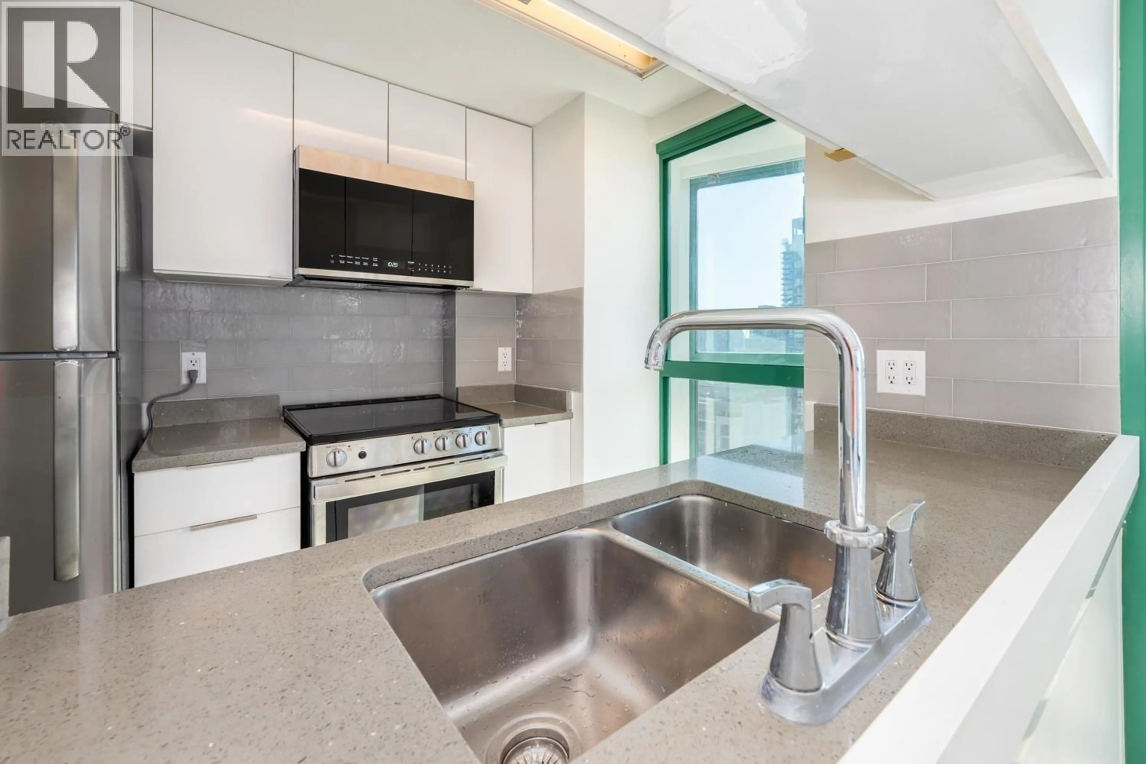 Standard kitchen, ceramic/tile floor for 1504 - 1188 HOWE STREET, Vancouver British Columbia V6Z2S8