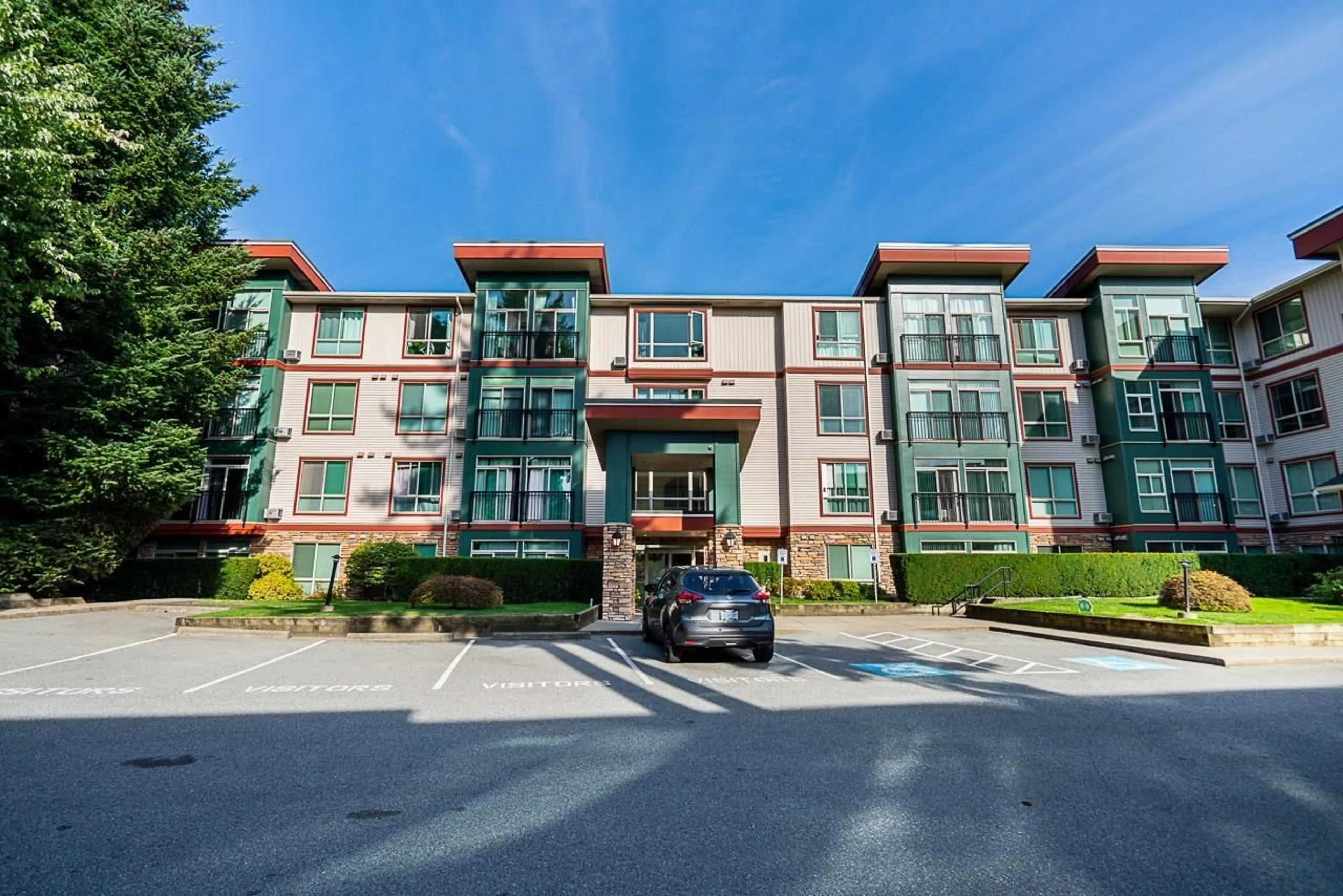 A pic from outside/outdoor area/front of a property/back of a property/a pic from drone, unknown for 311 - 33485 SOUTH FRASER, Abbotsford British Columbia V2S8P9