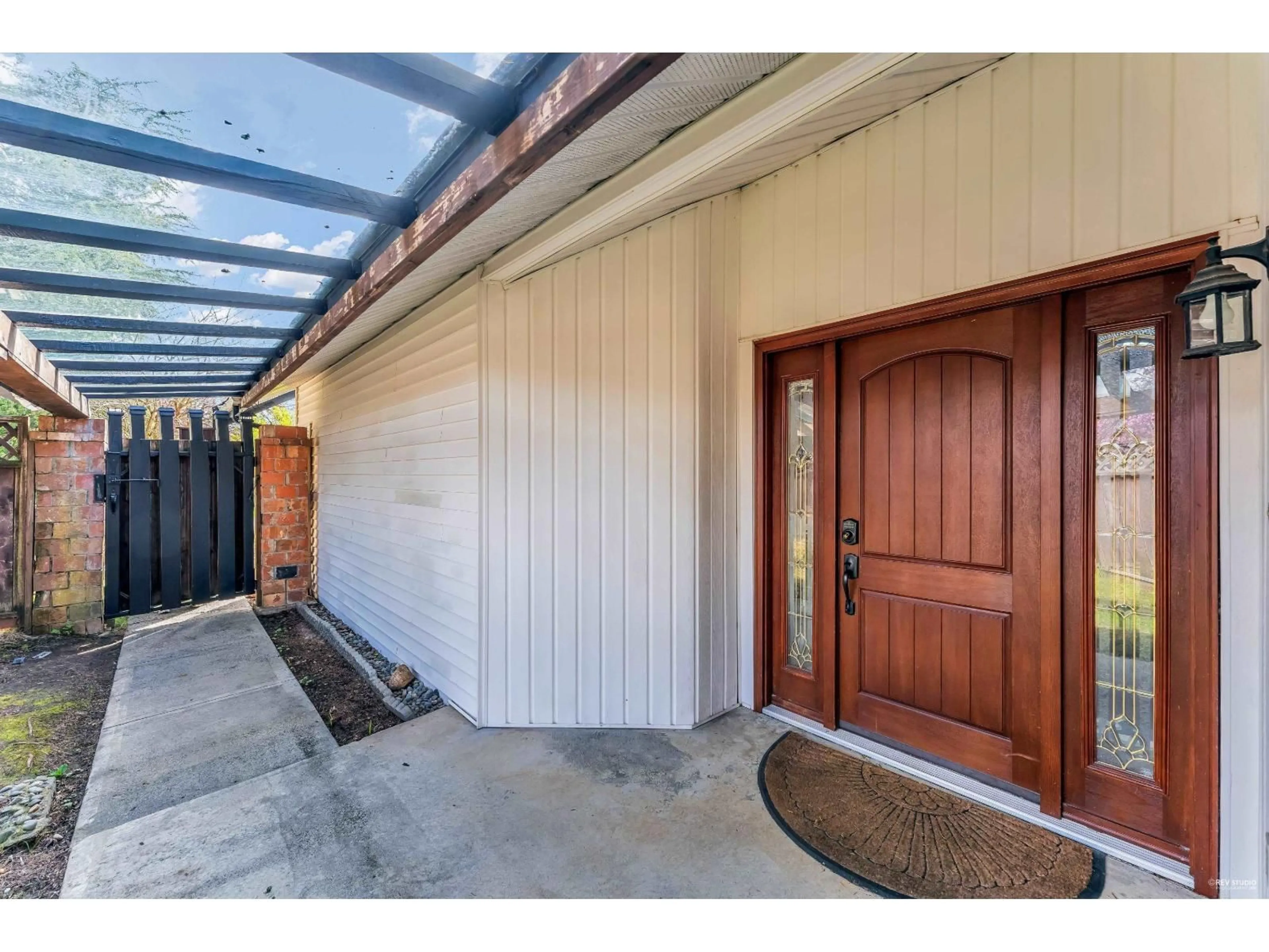 Indoor entryway for 1983 148A, Surrey British Columbia V4A6R6