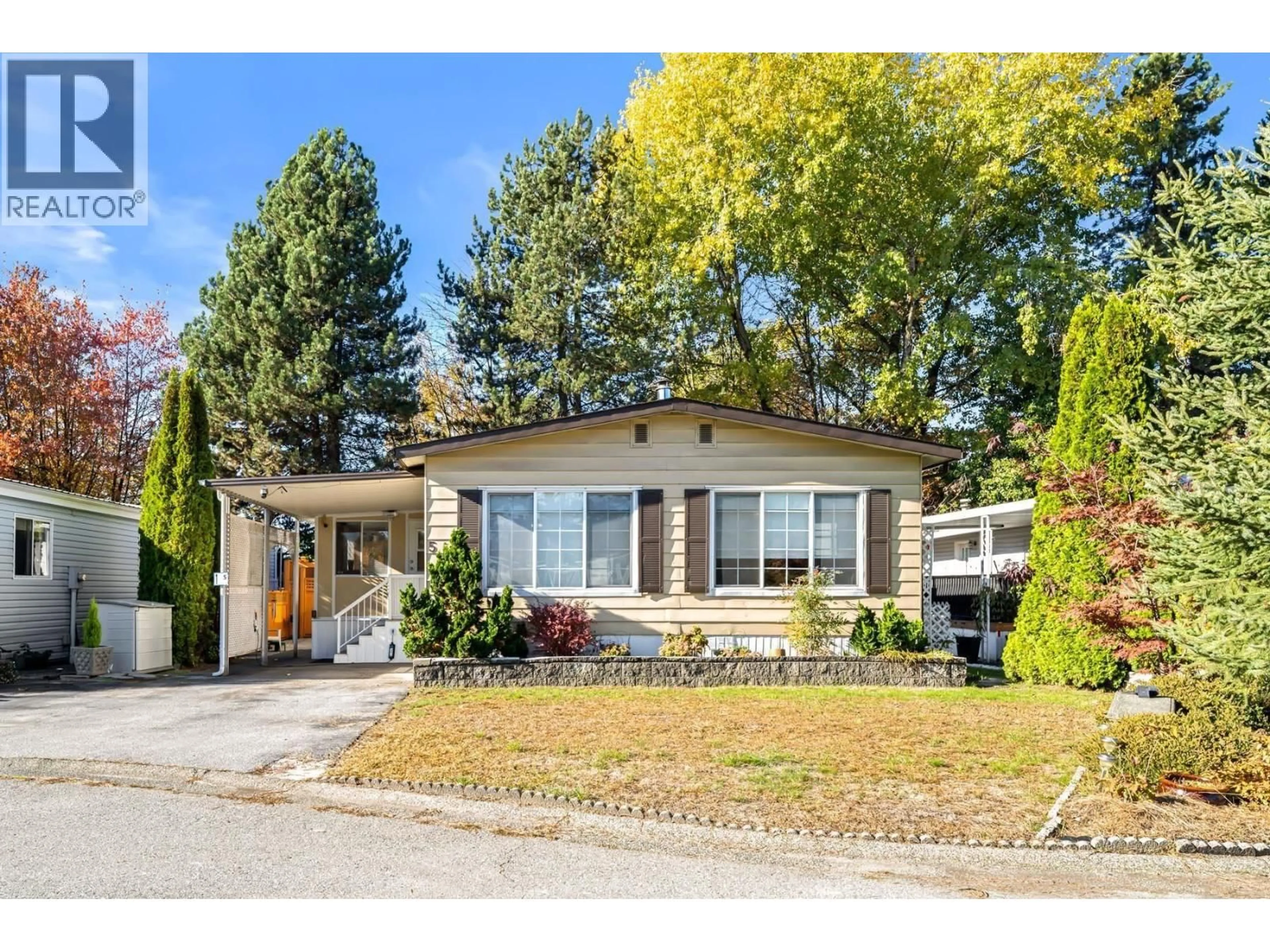 Home with vinyl exterior material, street for 5 - 145 KING EDWARD STREET, Coquitlam British Columbia V3K6K9