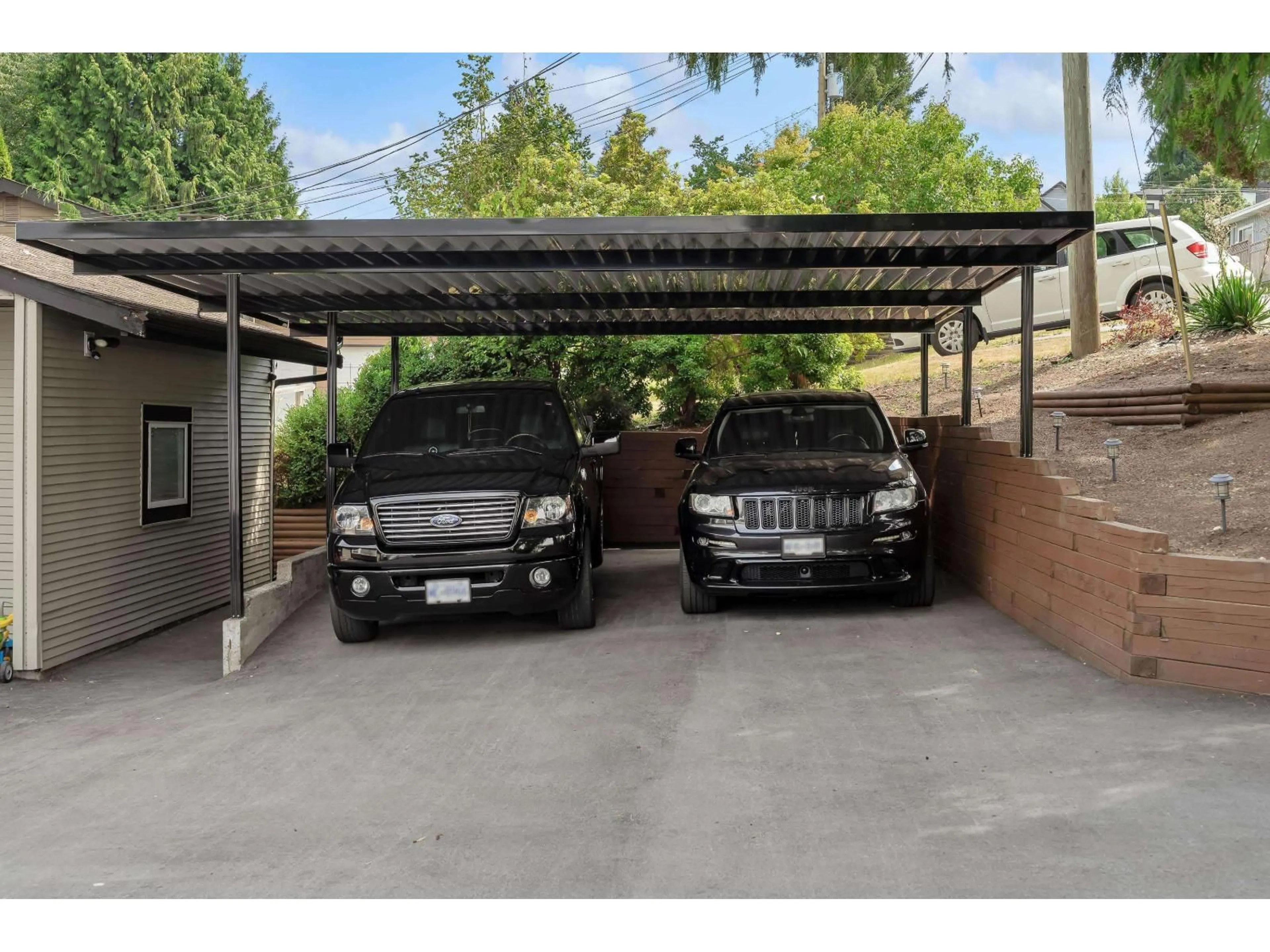 Indoor garage for 7794 141B, Surrey British Columbia V3W6J7