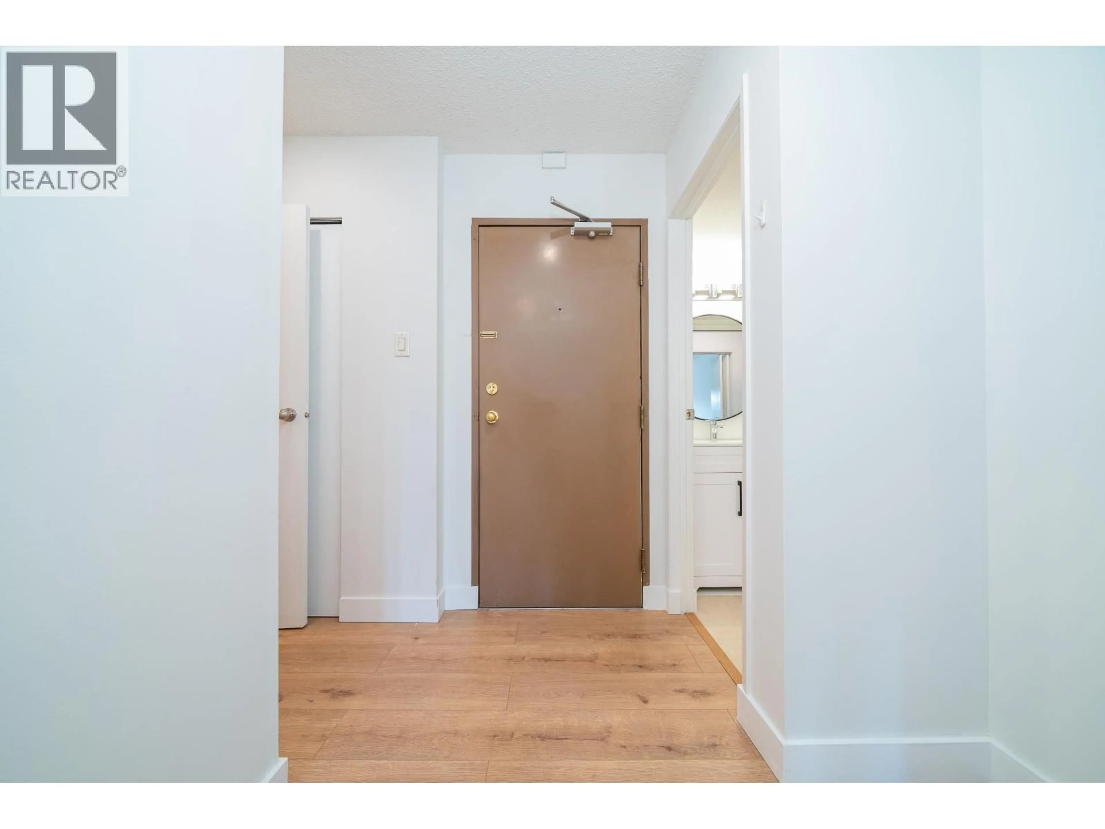 Indoor entryway for 313 - 8460 ACKROYD ROAD, Richmond British Columbia V6X3E9
