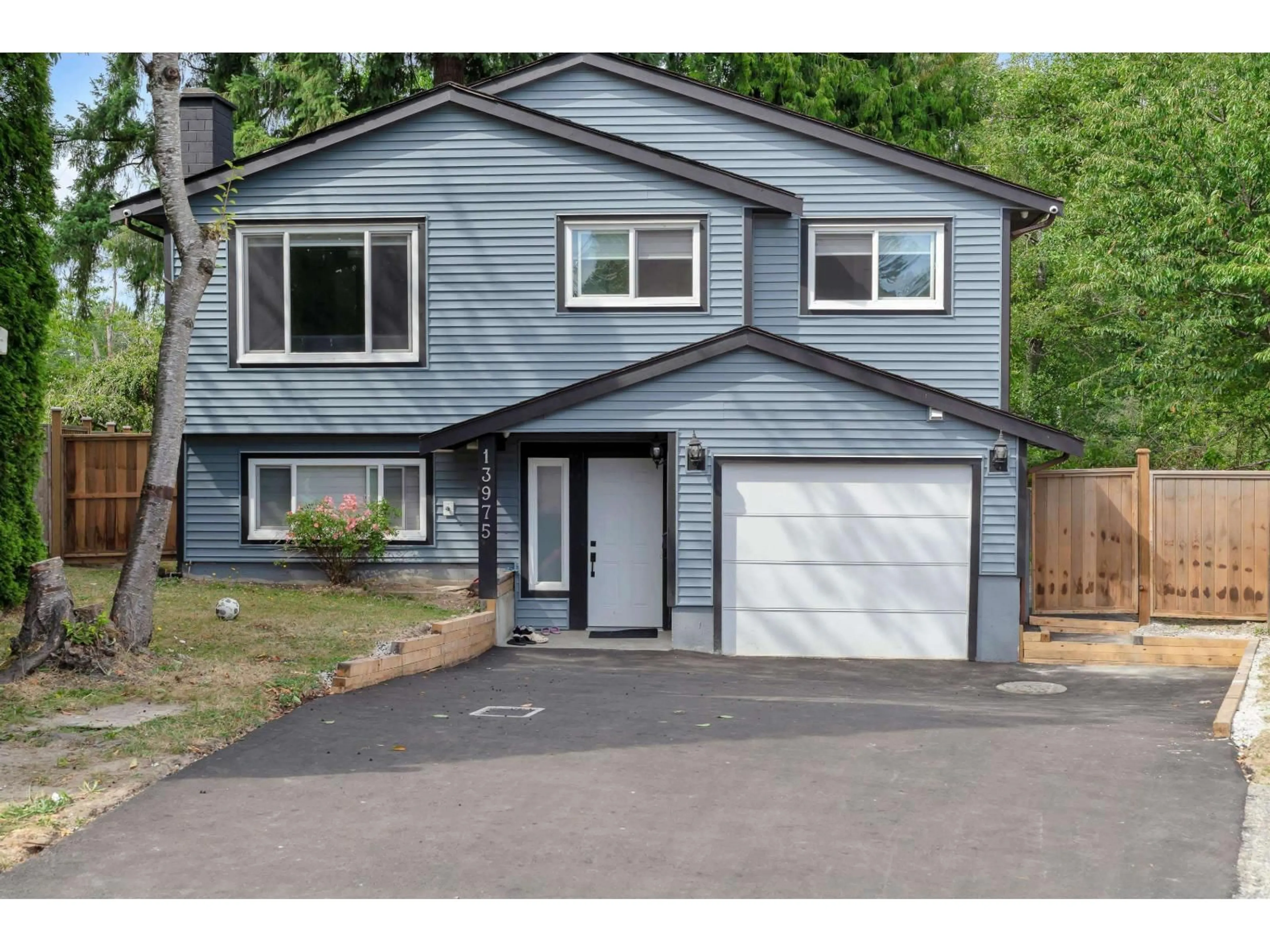 Home with vinyl exterior material, street for 13975 80B, Surrey British Columbia V3W6P7