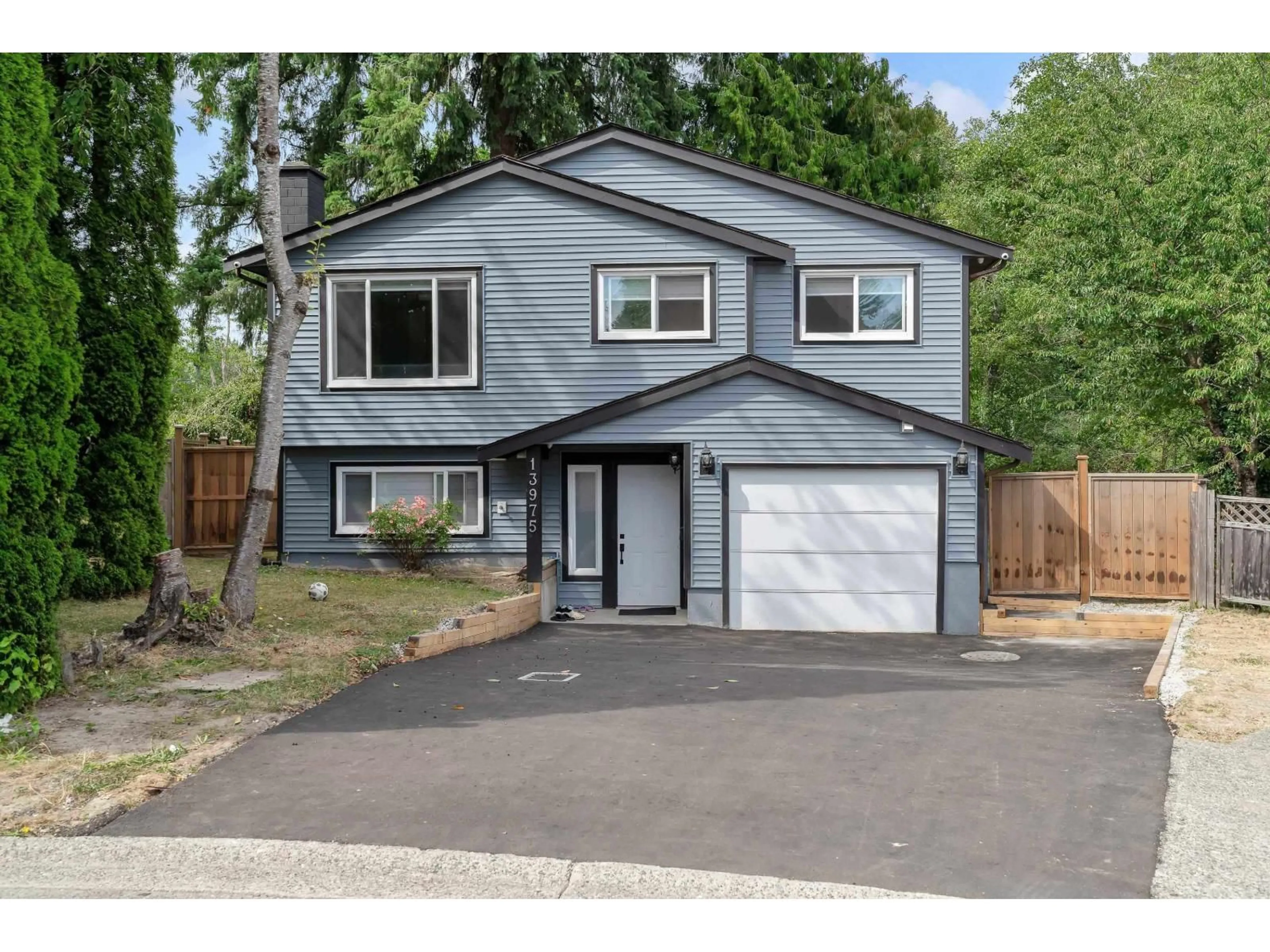 Home with vinyl exterior material, street for 13975 80B, Surrey British Columbia V3W6P7