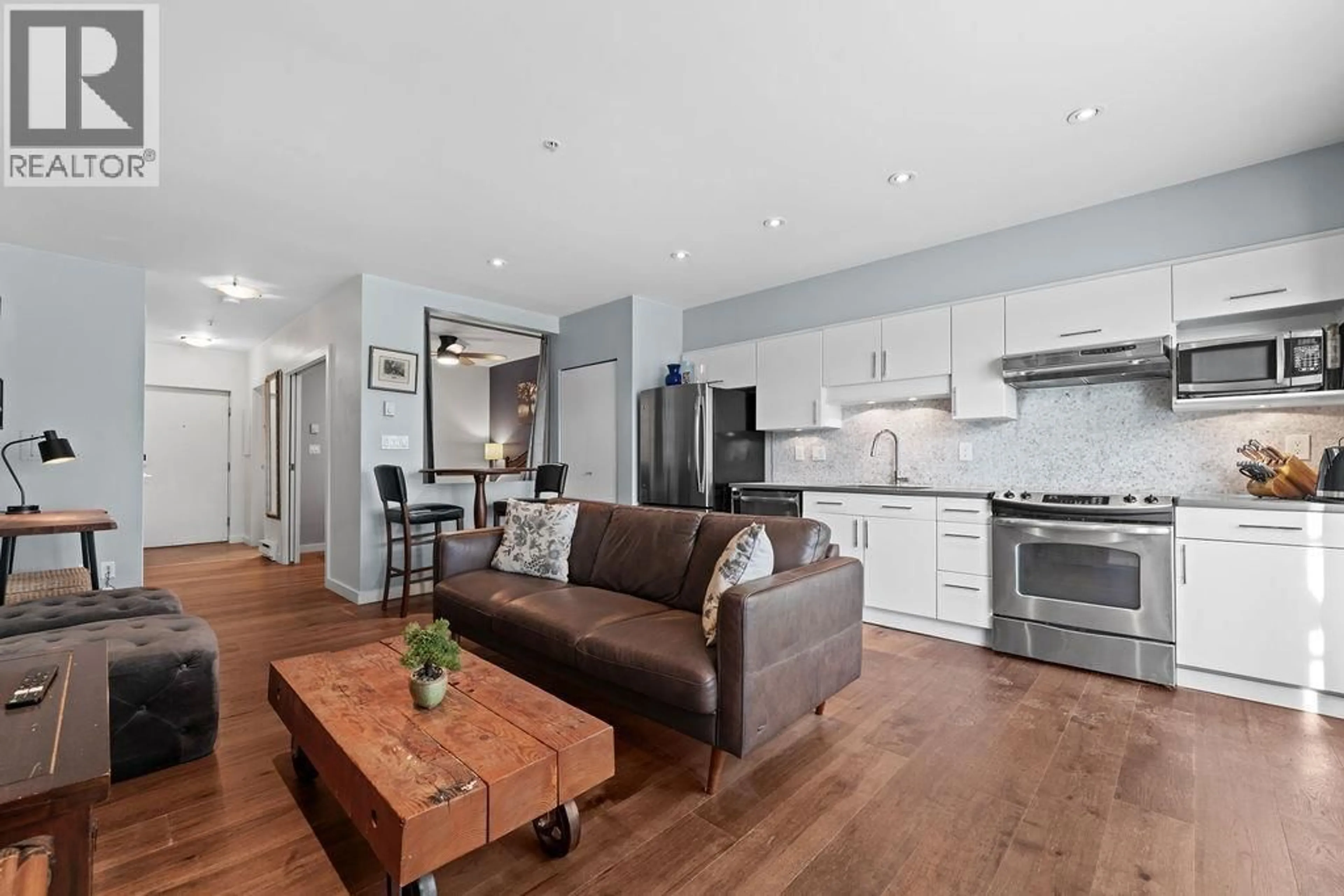 Open concept kitchen, wood/laminate floor for 406 - 1688 CYPRESS STREET, Vancouver British Columbia V6J5J1