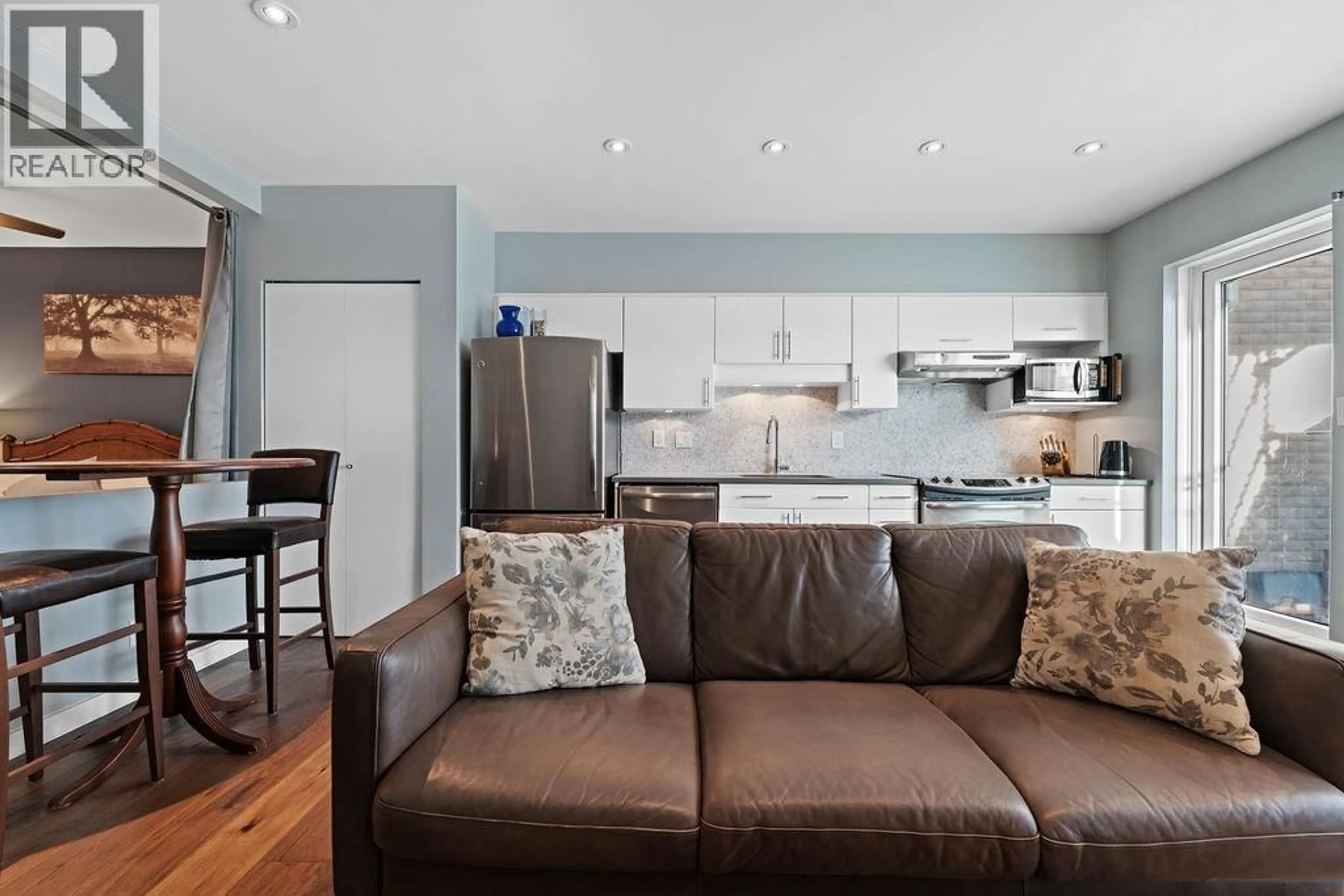 Open concept kitchen, wood/laminate floor for 406 - 1688 CYPRESS STREET, Vancouver British Columbia V6J5J1