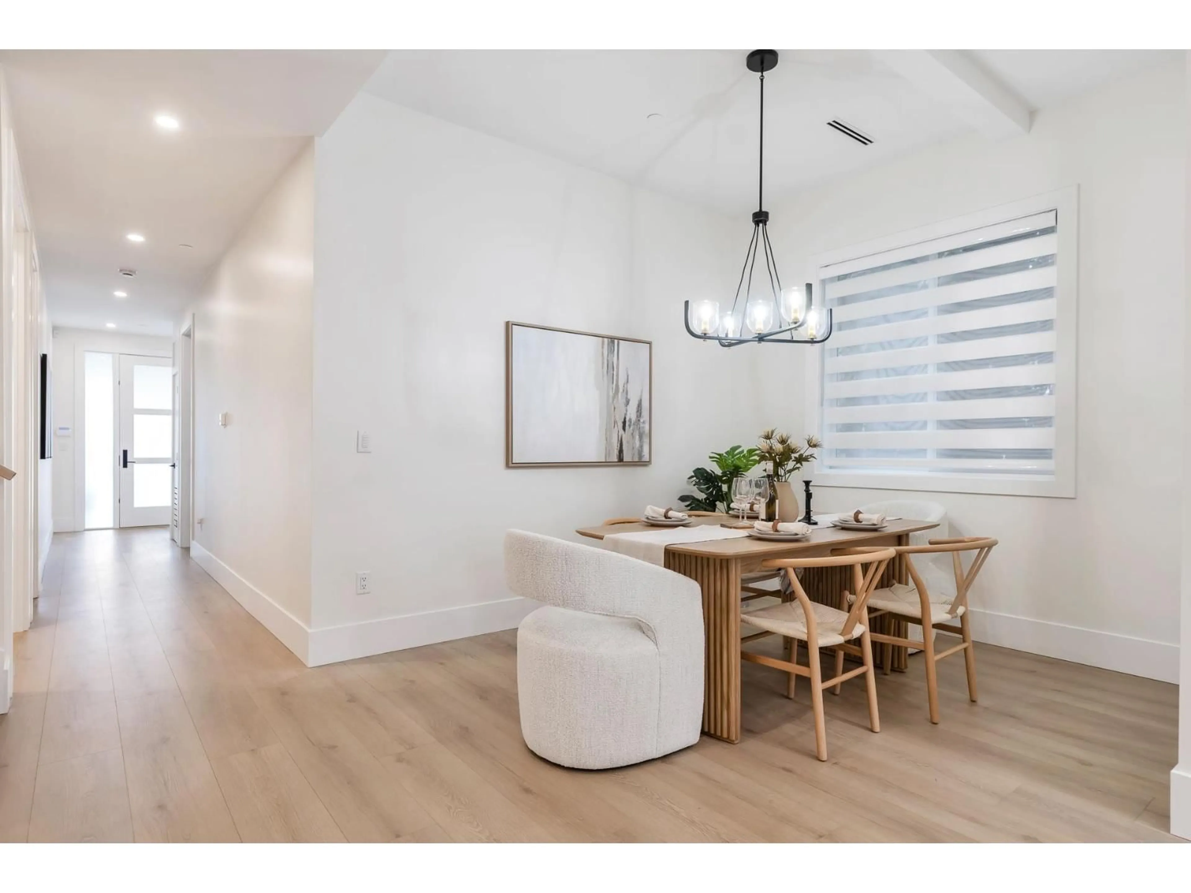 Dining room, wood/laminate floor for 15570 OXENHAM, White Rock British Columbia V4B2J3
