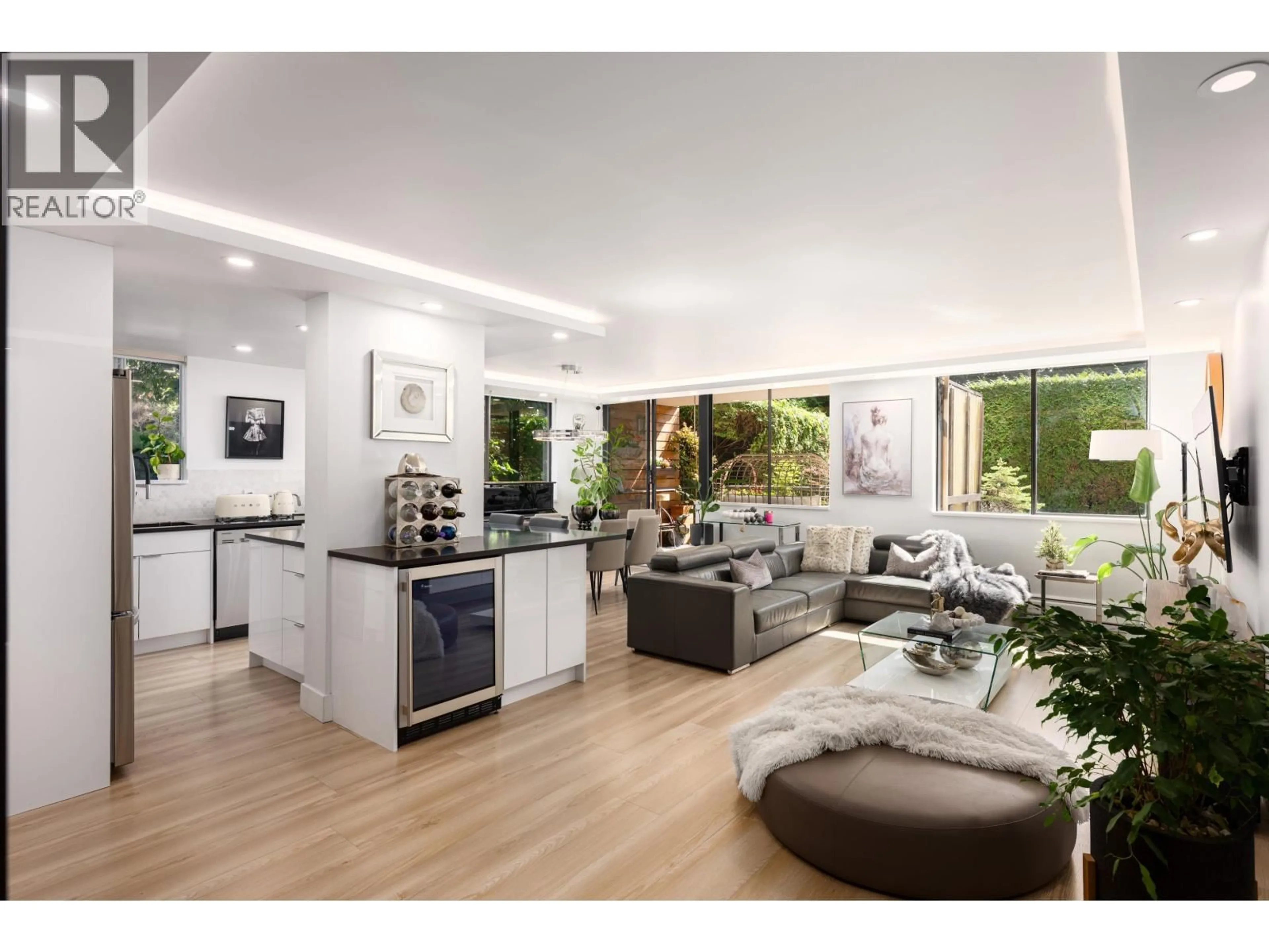 Living room with furniture, unknown for L1 - 555 13TH STREET, West Vancouver British Columbia V7T2N8