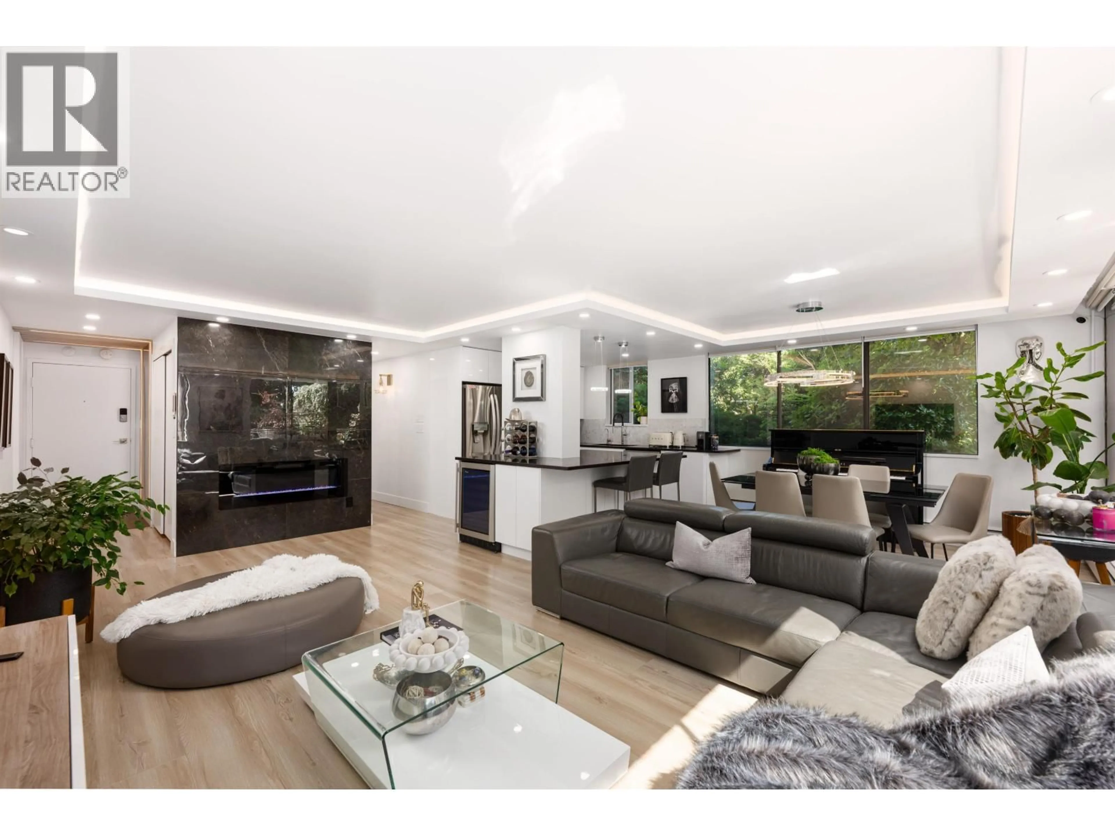 Living room with furniture, unknown for L1 - 555 13TH STREET, West Vancouver British Columbia V7T2N8