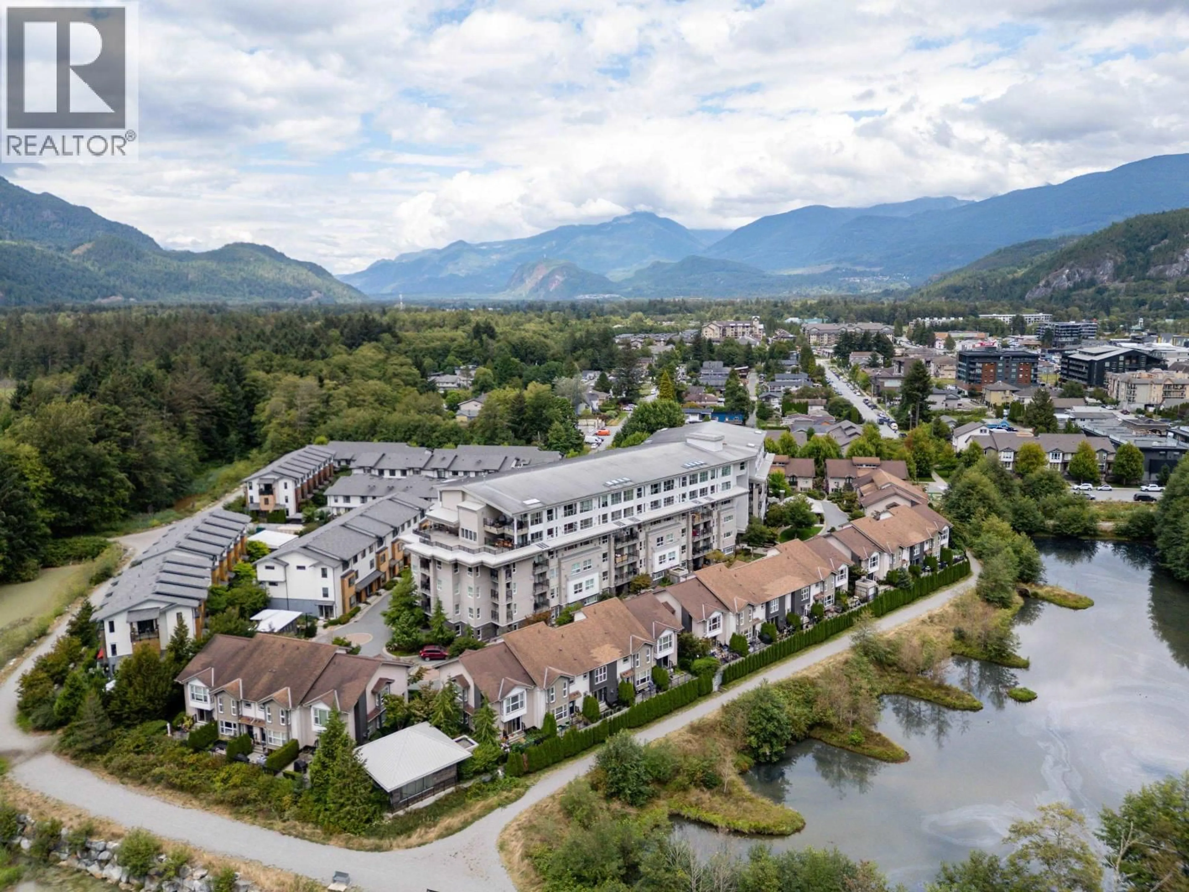 A pic from outside/outdoor area/front of a property/back of a property/a pic from drone, mountain view for 204 - 1212 MAIN STREET, Squamish British Columbia V8B0S1