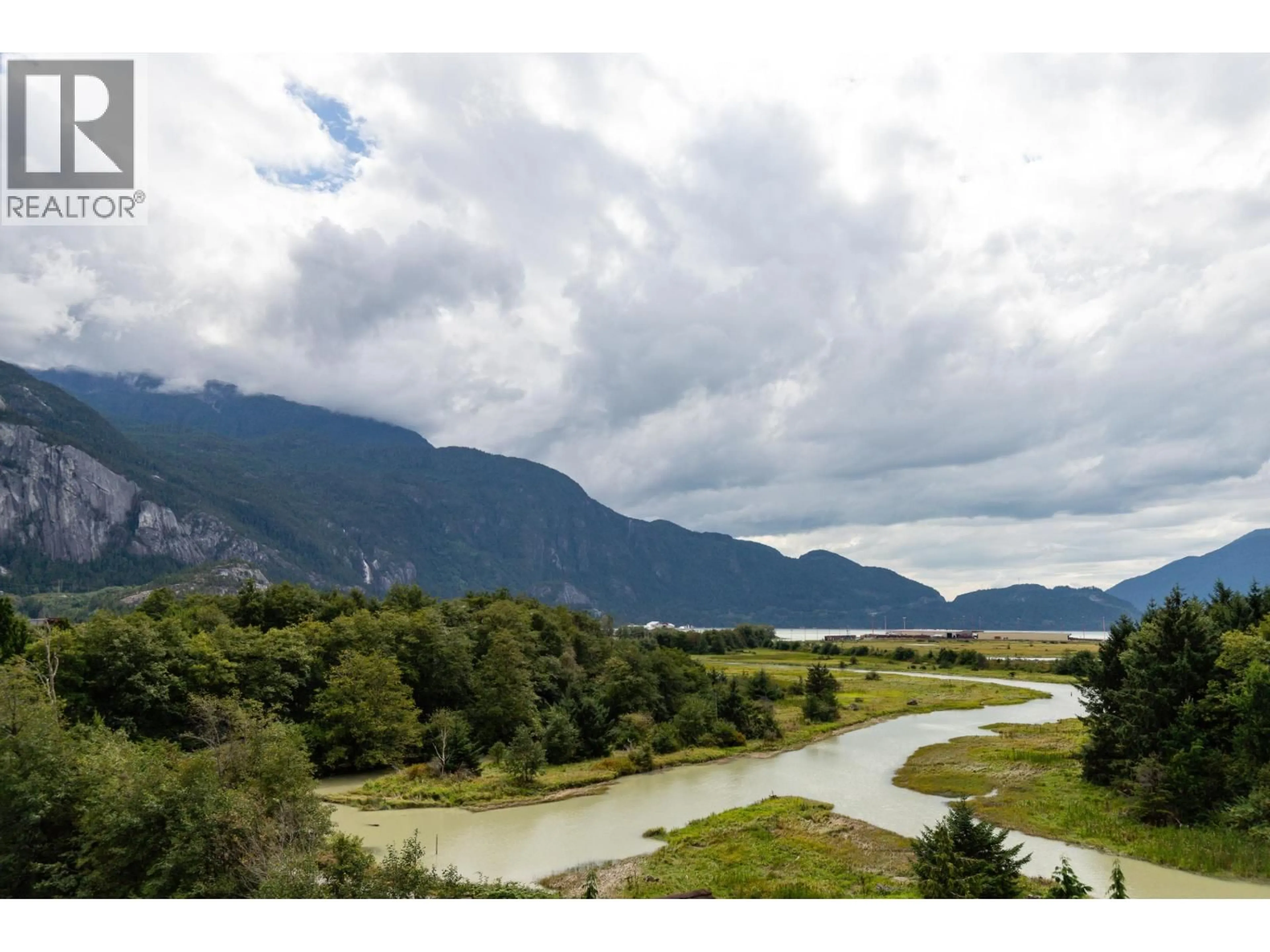 Blurry image for 204 - 1212 MAIN STREET, Squamish British Columbia V8B0S1