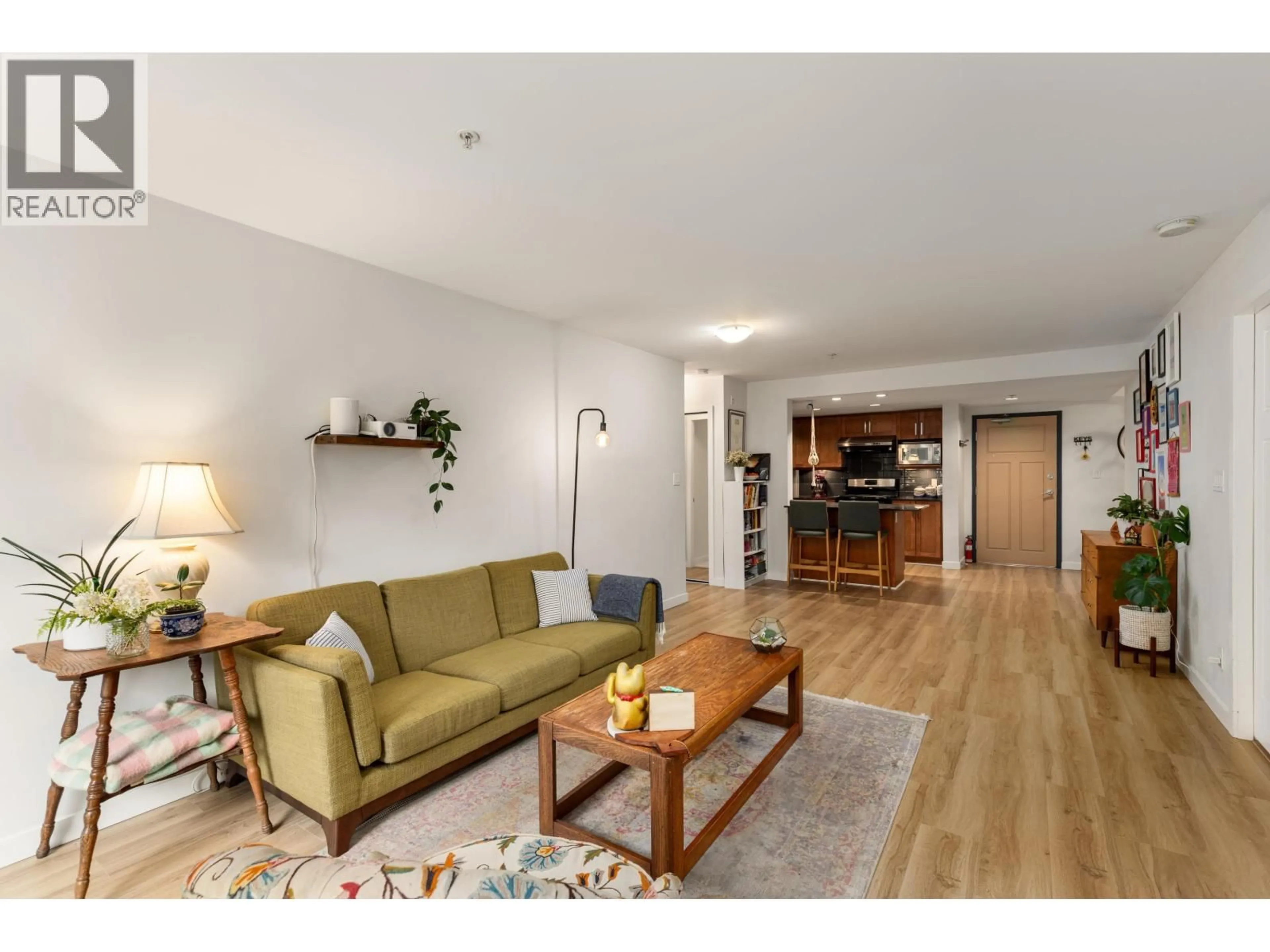 Living room with furniture, wood/laminate floor for 204 - 1212 MAIN STREET, Squamish British Columbia V8B0S1