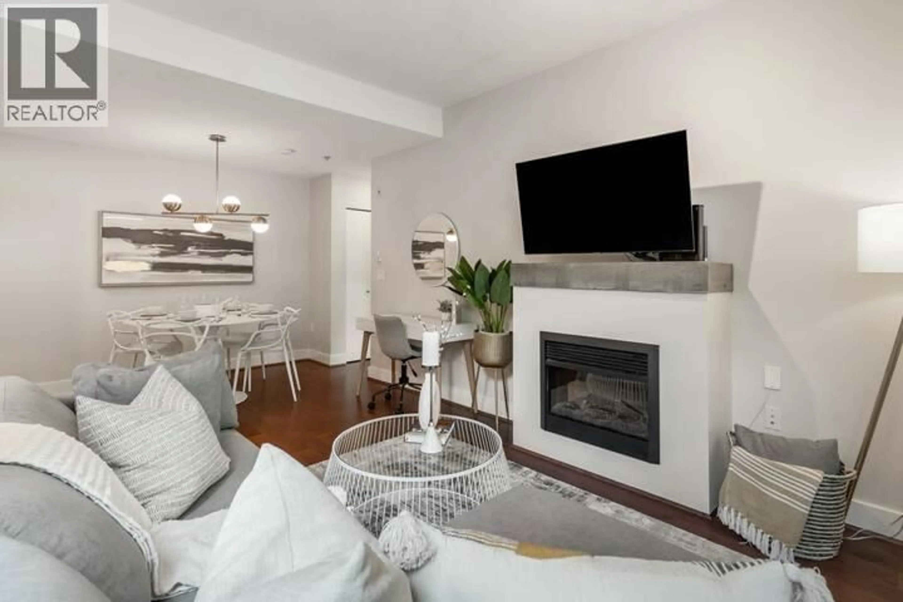 Living room with furniture, unknown for 78 - 728 14TH STREET, North Vancouver British Columbia V7M0A8