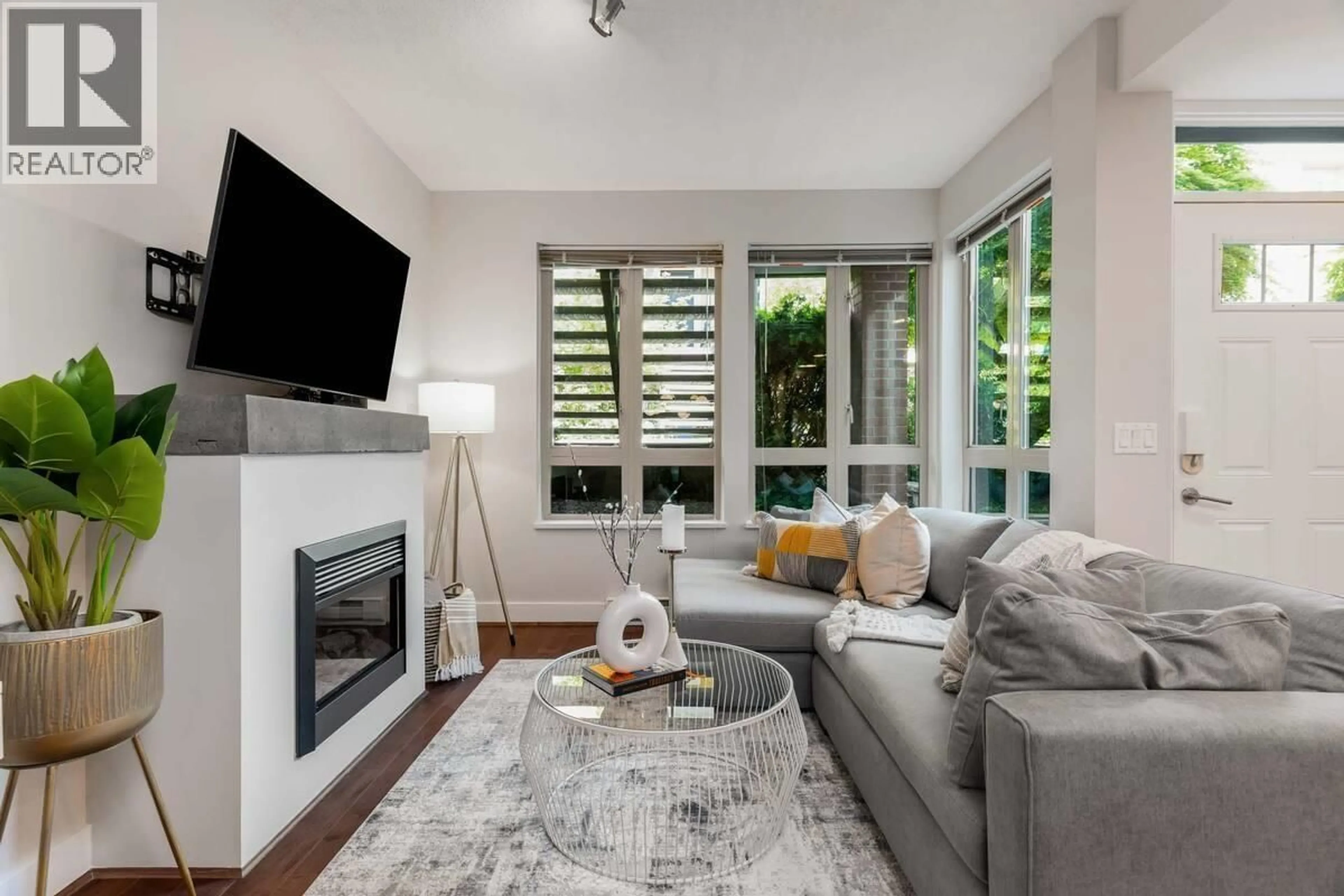 Living room with furniture, unknown for 78 - 728 14TH STREET, North Vancouver British Columbia V7M0A8
