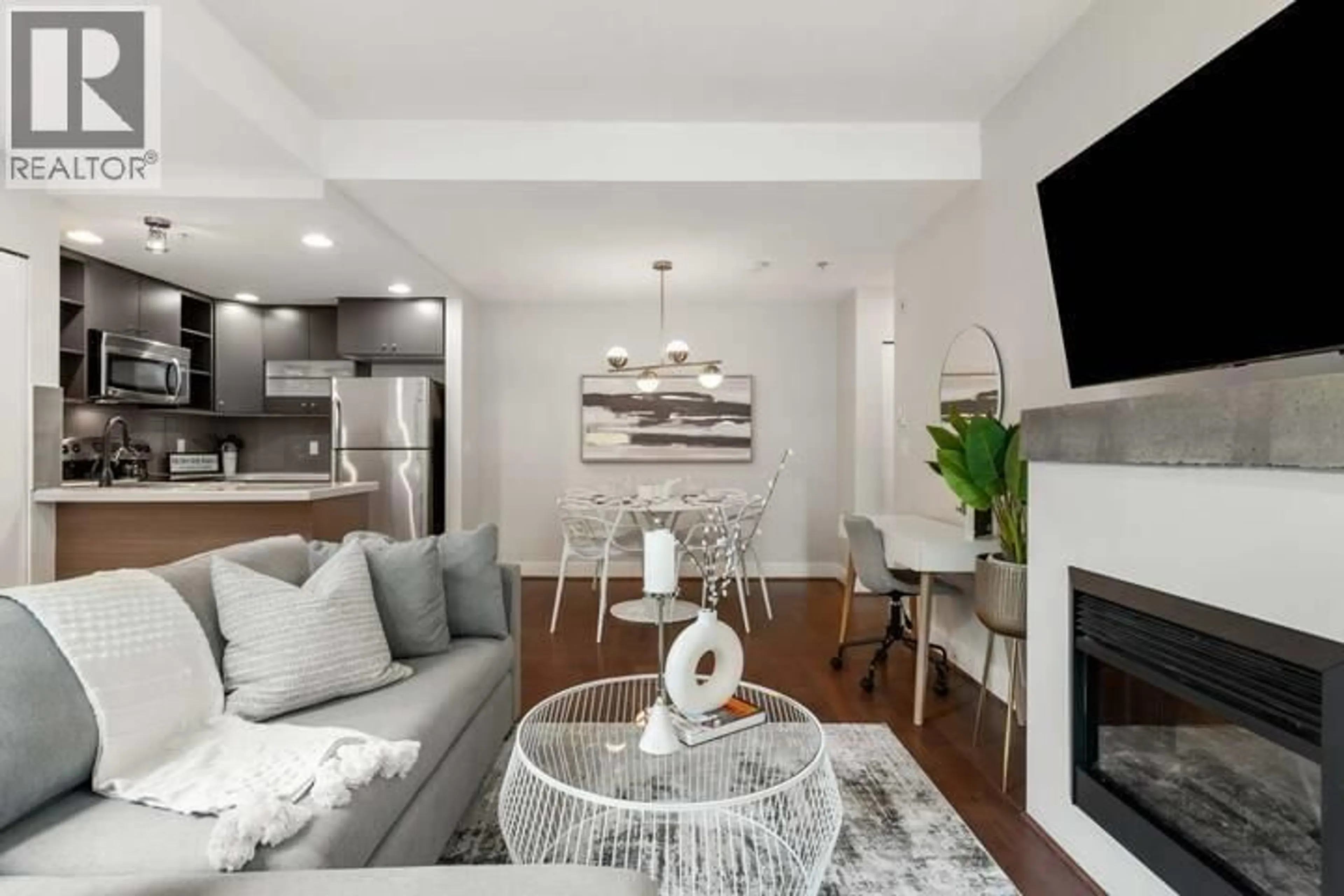 Living room with furniture, unknown for 78 - 728 14TH STREET, North Vancouver British Columbia V7M0A8