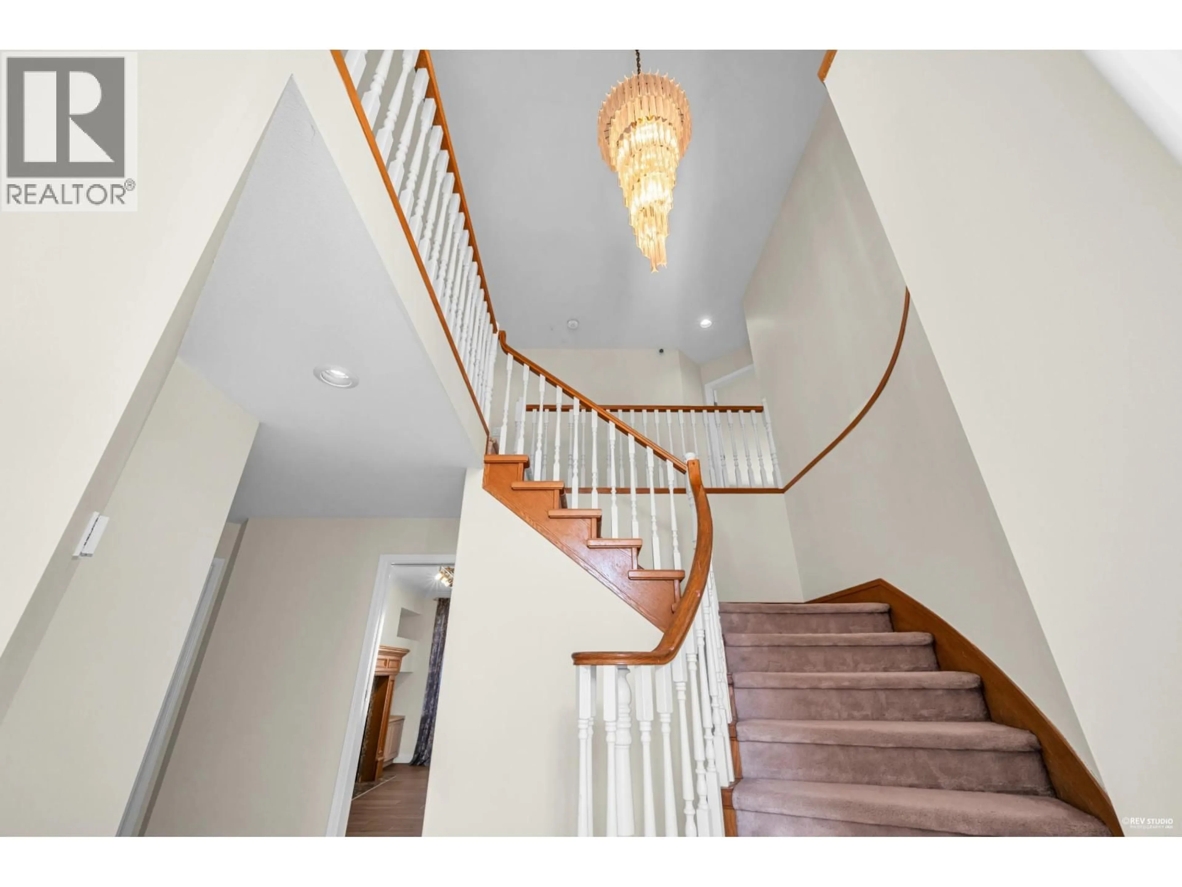 Stairs for 2140 DAVIES COURT, Richmond British Columbia V6X3X3