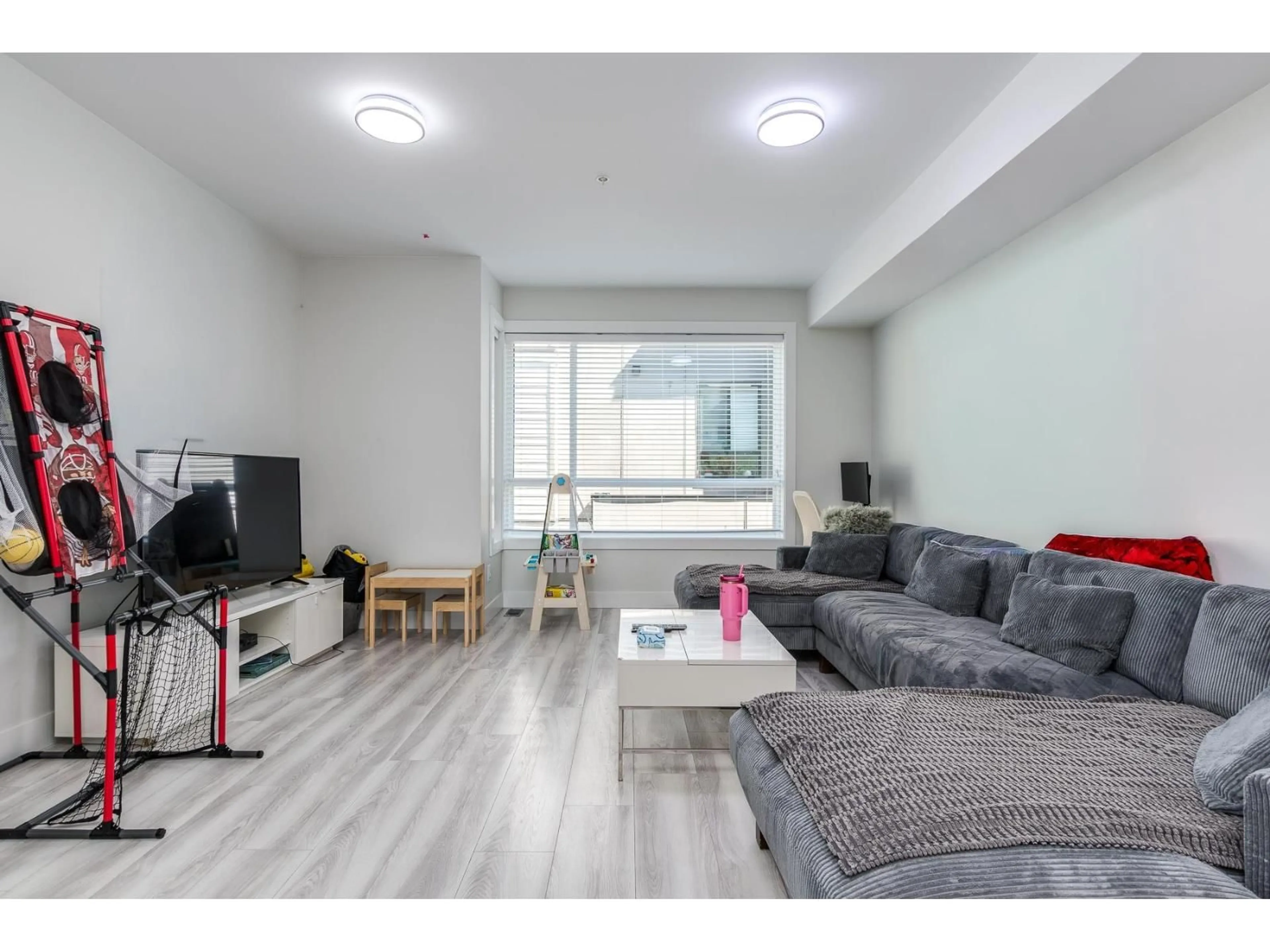 Living room with furniture, unknown for 2 - 19631 55A, Langley British Columbia V3A3X1