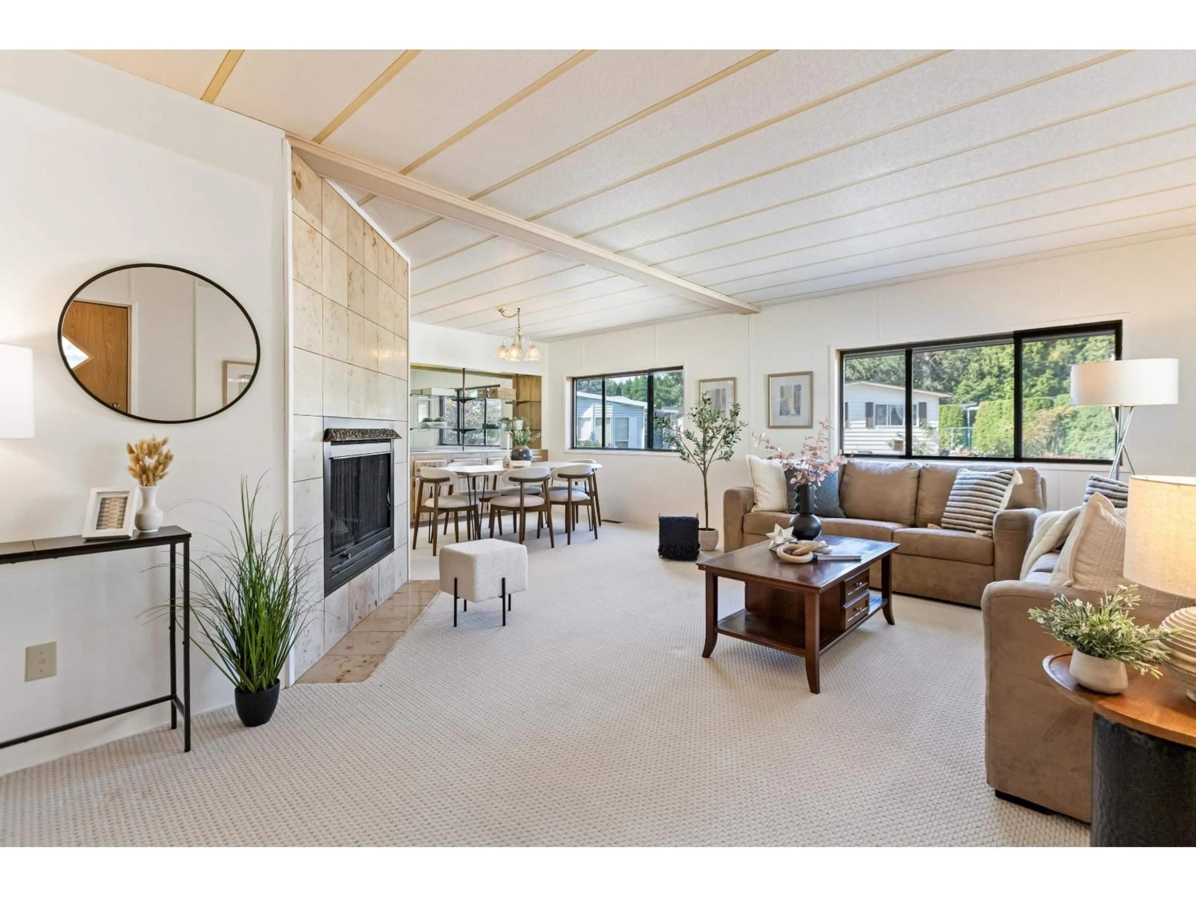 Living room with furniture, unknown for 102 - 2062 KING GEORGE, Surrey British Columbia V4A5A2