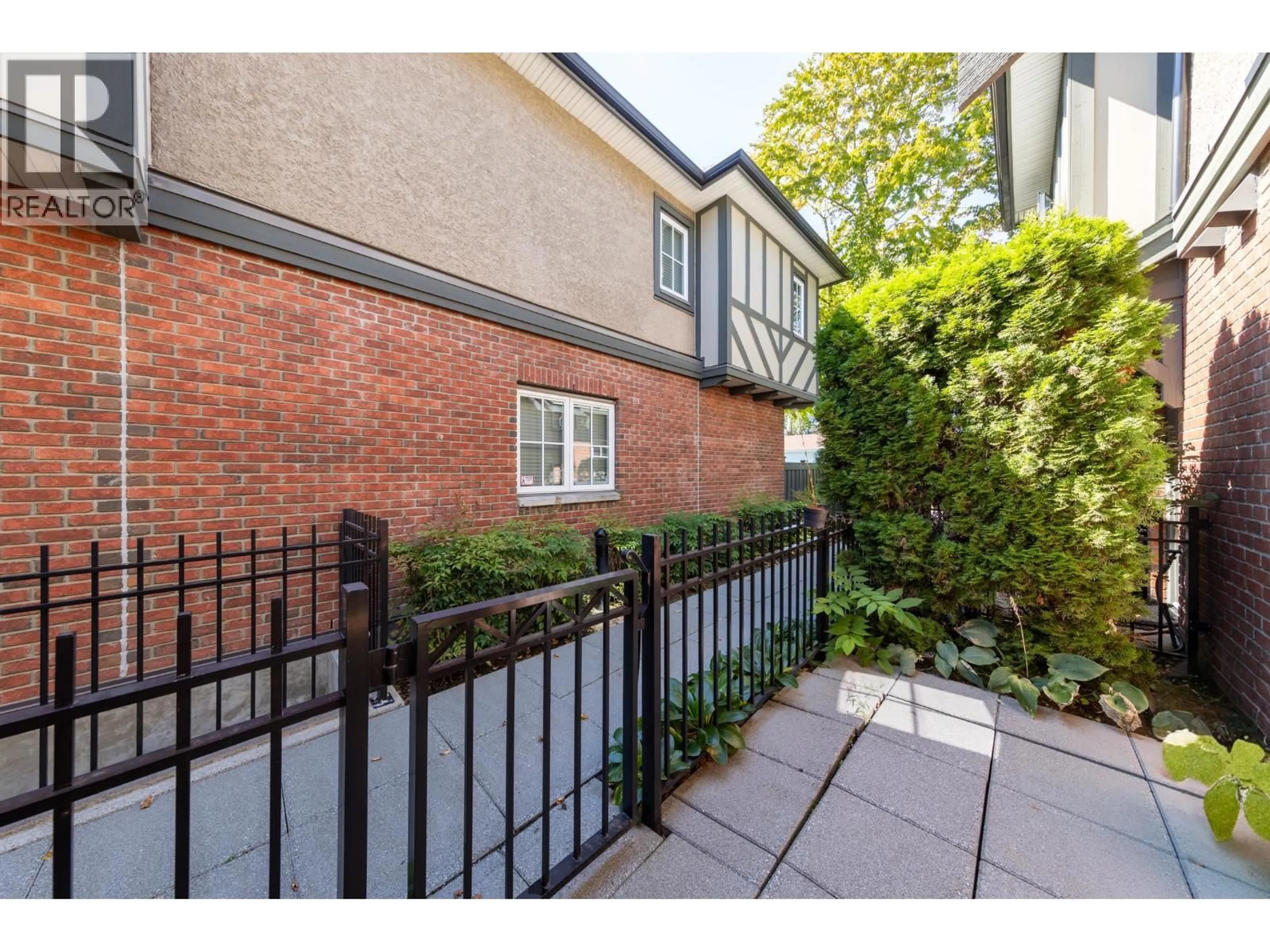 Patio, street for 1016 W 45TH AVENUE, Vancouver British Columbia V6M2G6