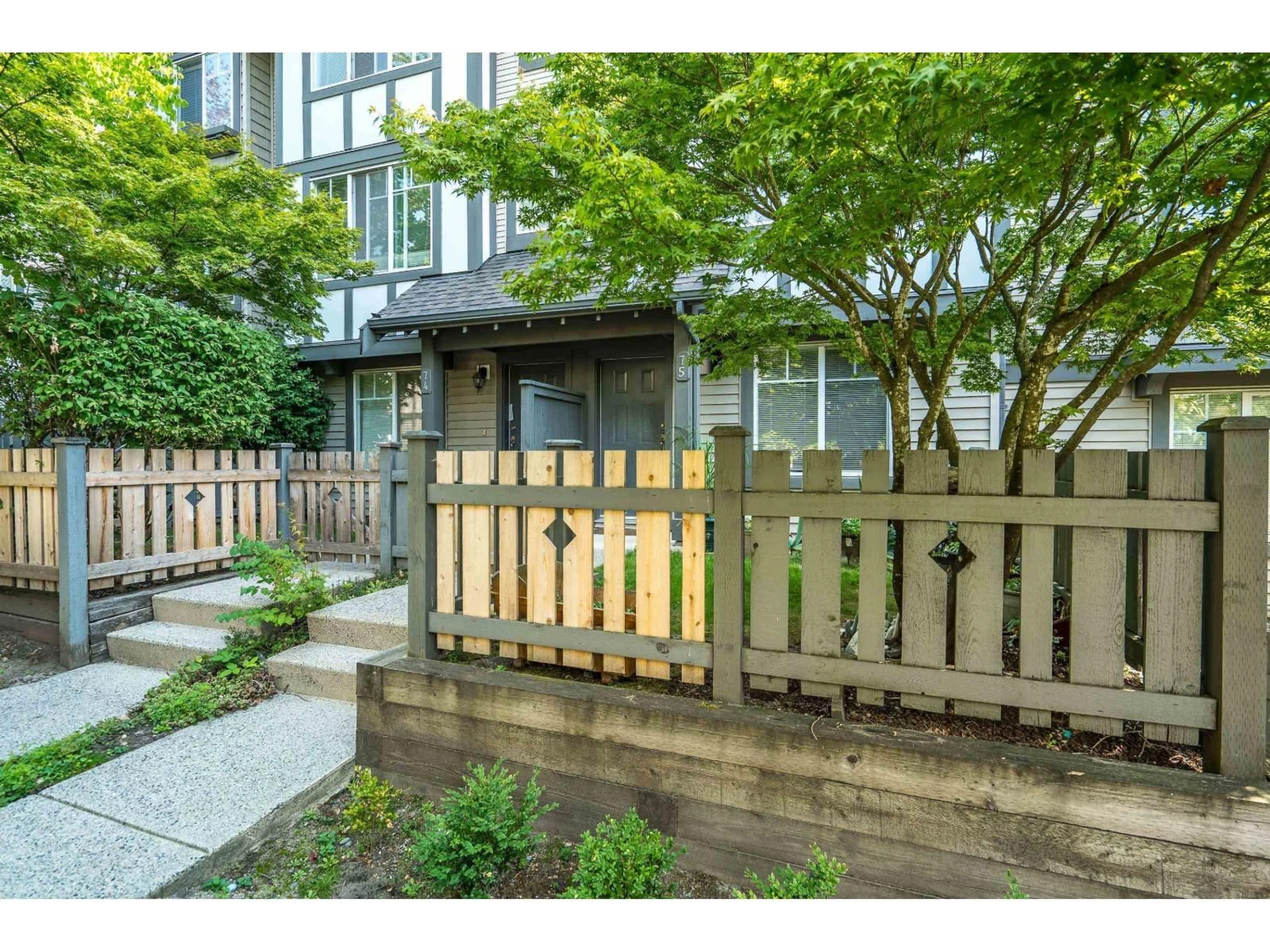 Patio, street for 75 - 20038 70, Langley British Columbia V2Y0B4