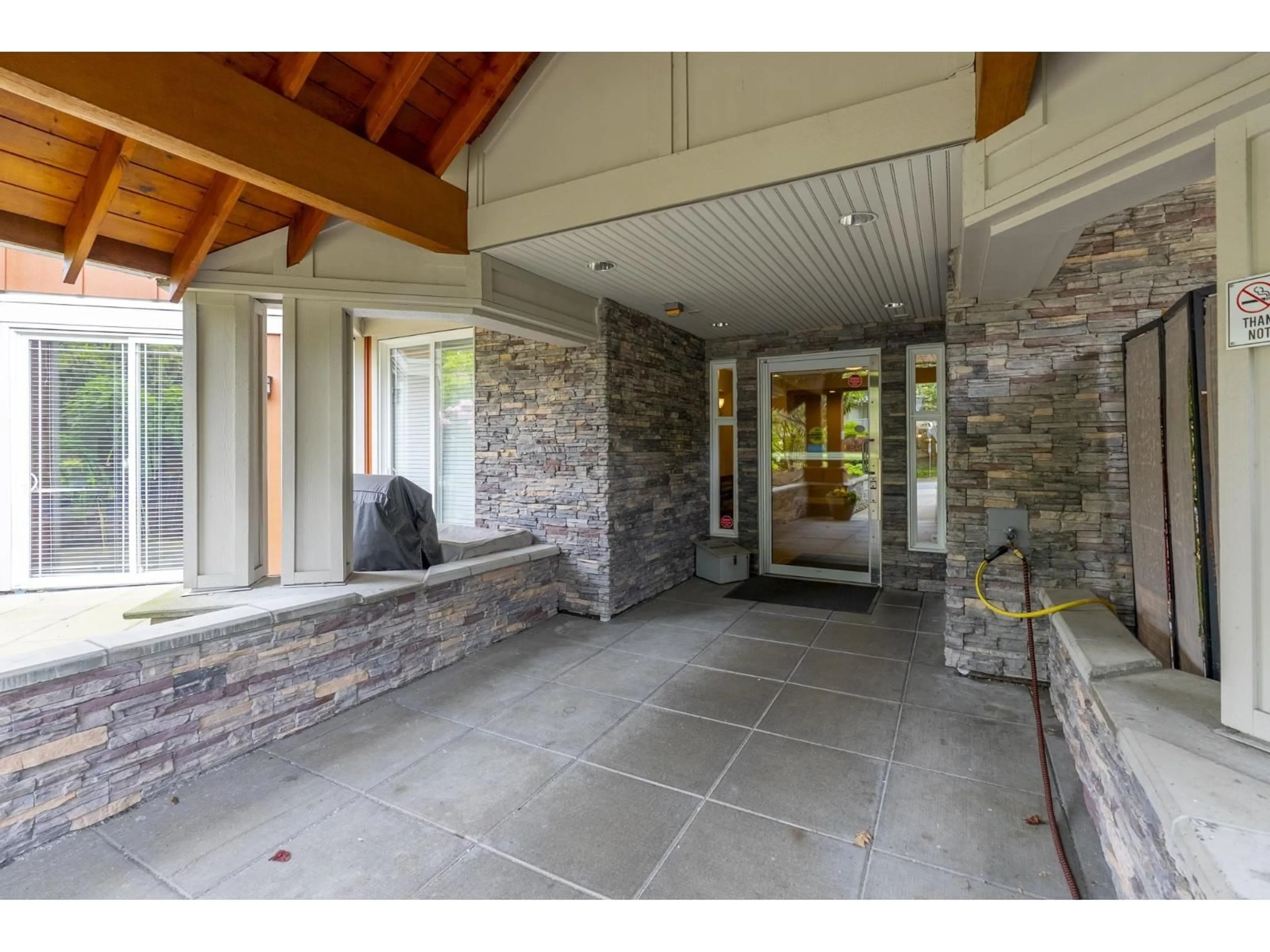 Indoor entryway for 309 - 15368 16A SOUTH, Surrey British Columbia V4A1S9