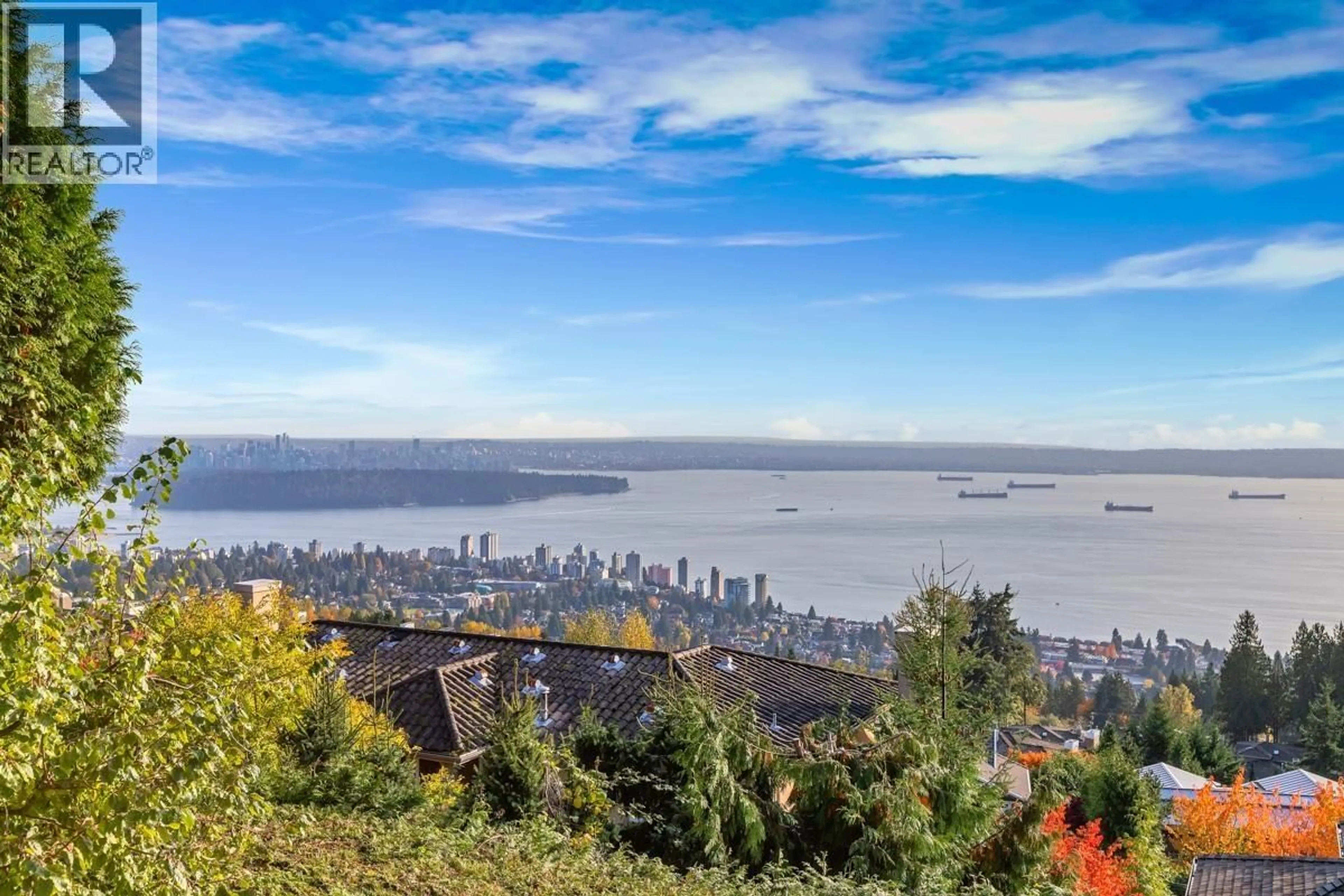A pic from outside/outdoor area/front of a property/back of a property/a pic from drone, water/lake/river/ocean view for 1456 CHARTWELL DRIVE, West Vancouver British Columbia V7S2S1