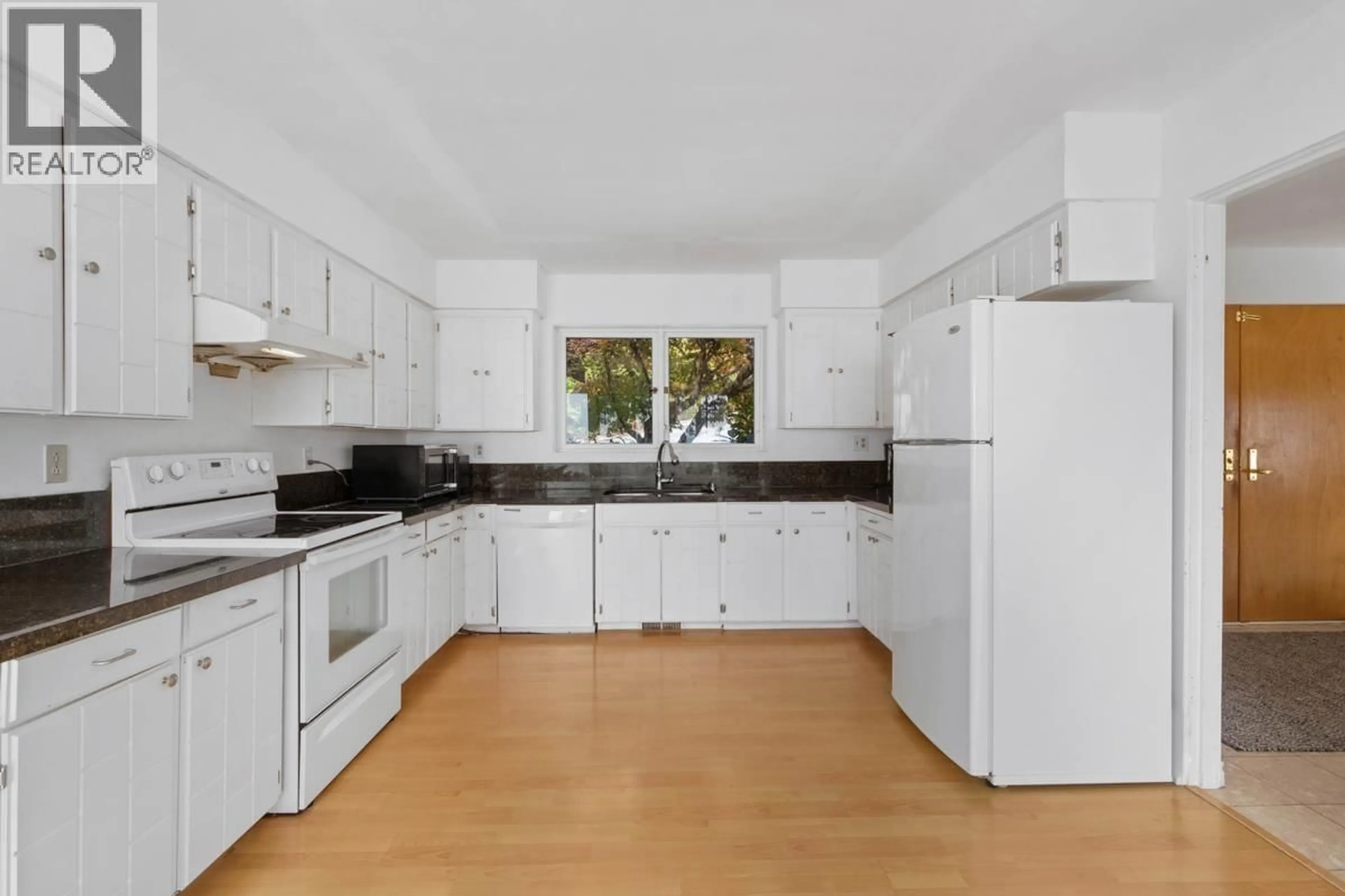 Standard kitchen, unknown for 1456 CHARTWELL DRIVE, West Vancouver British Columbia V7S2S1