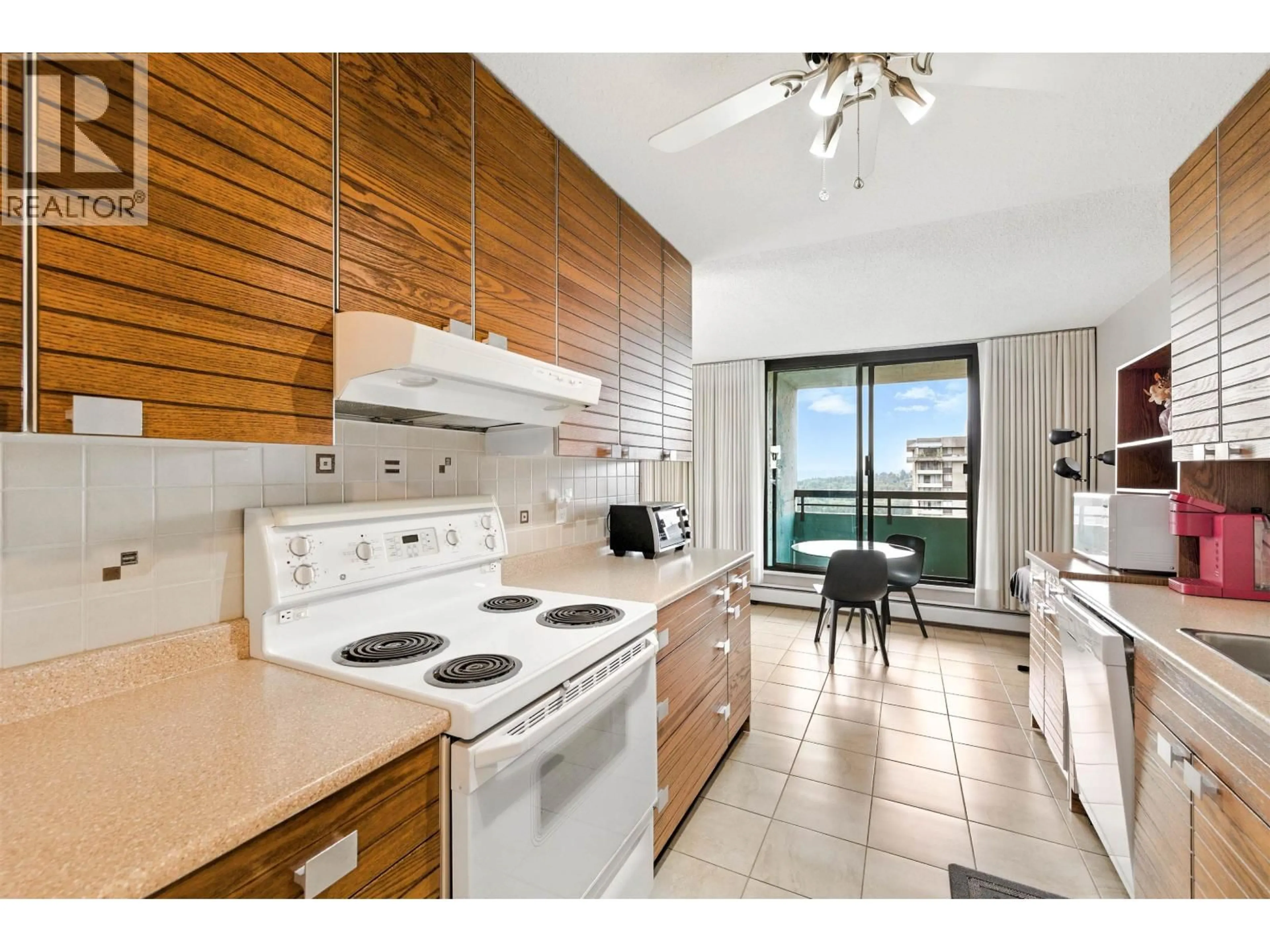Standard kitchen, unknown for 2403 - 3737 BARTLETT COURT, Burnaby British Columbia V3J7E3