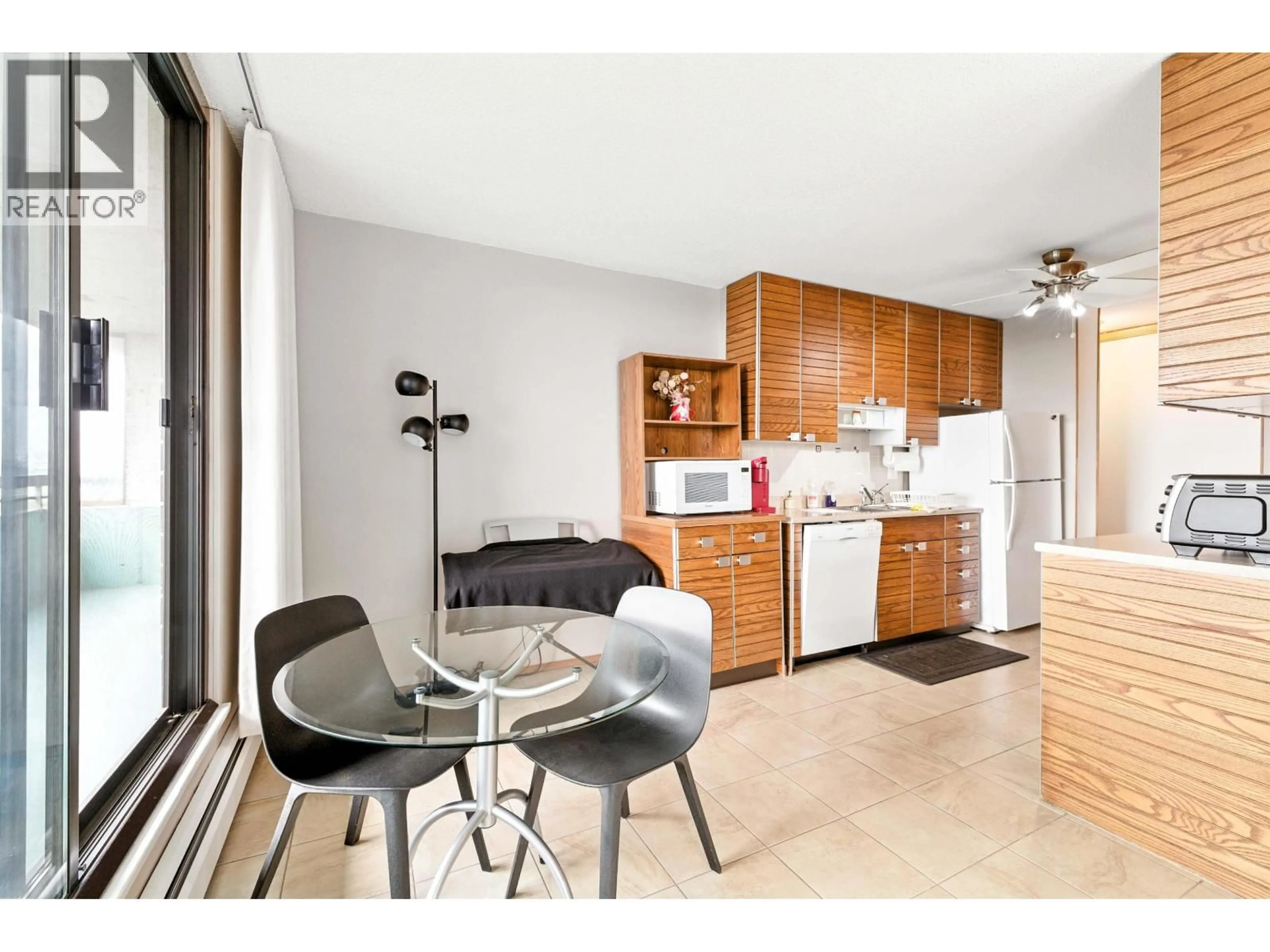 Standard kitchen, unknown for 2403 - 3737 BARTLETT COURT, Burnaby British Columbia V3J7E3
