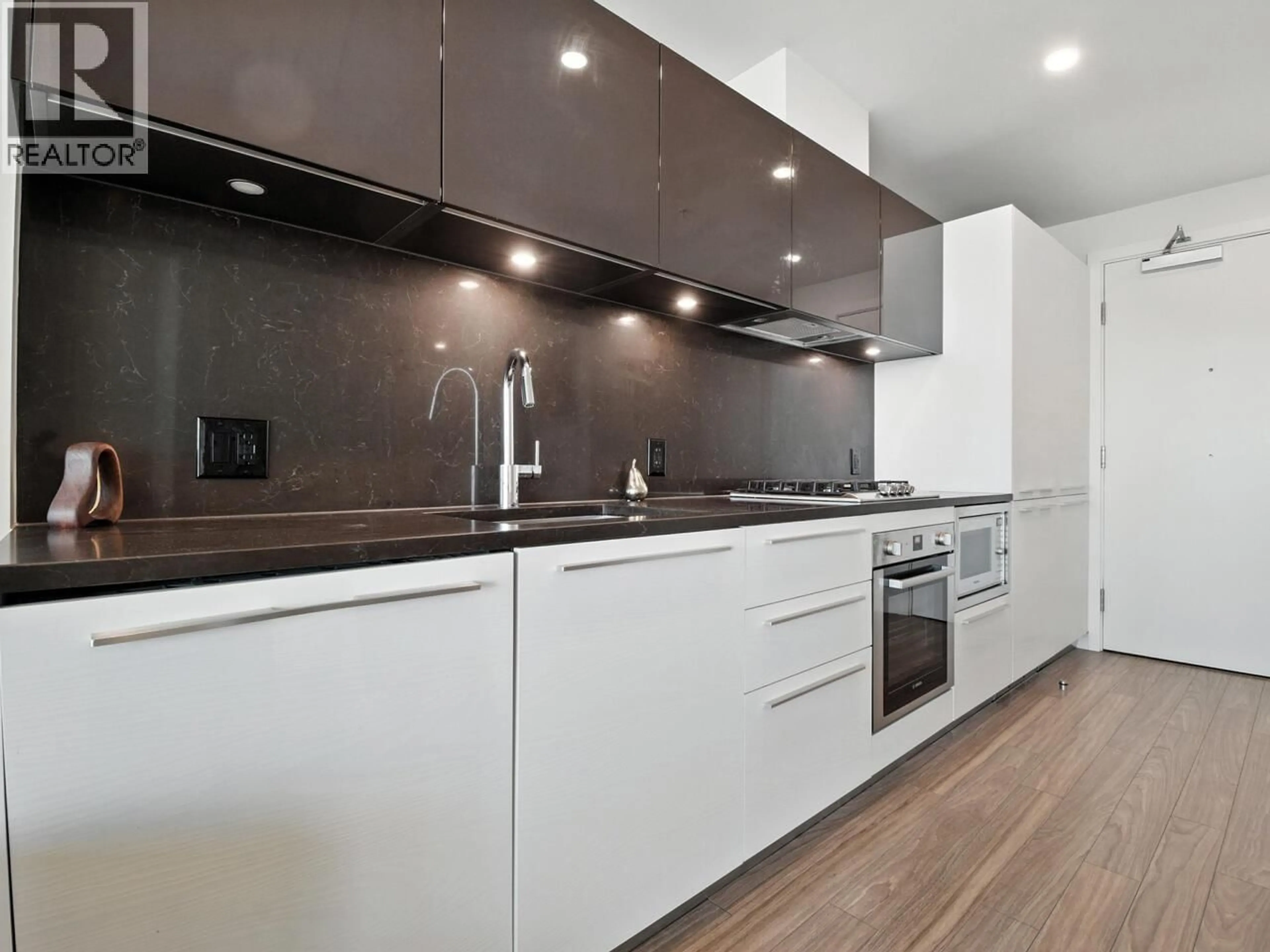 Standard kitchen, wood/laminate floor for 1201 - 6383 MCKAY AVENUE, Burnaby British Columbia V5H0H8
