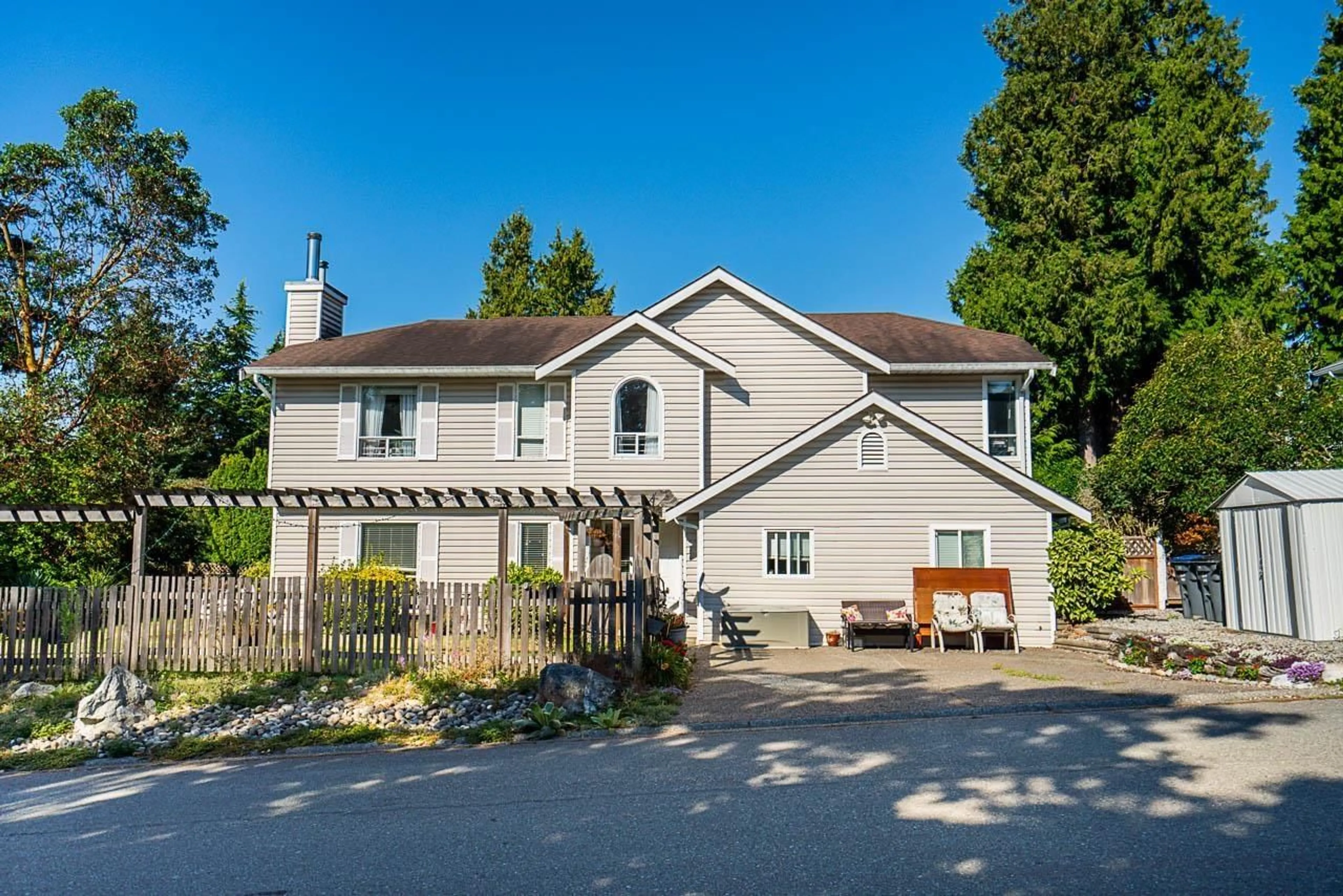 Home with vinyl exterior material, street for 16143 9, Surrey British Columbia V4A8R4