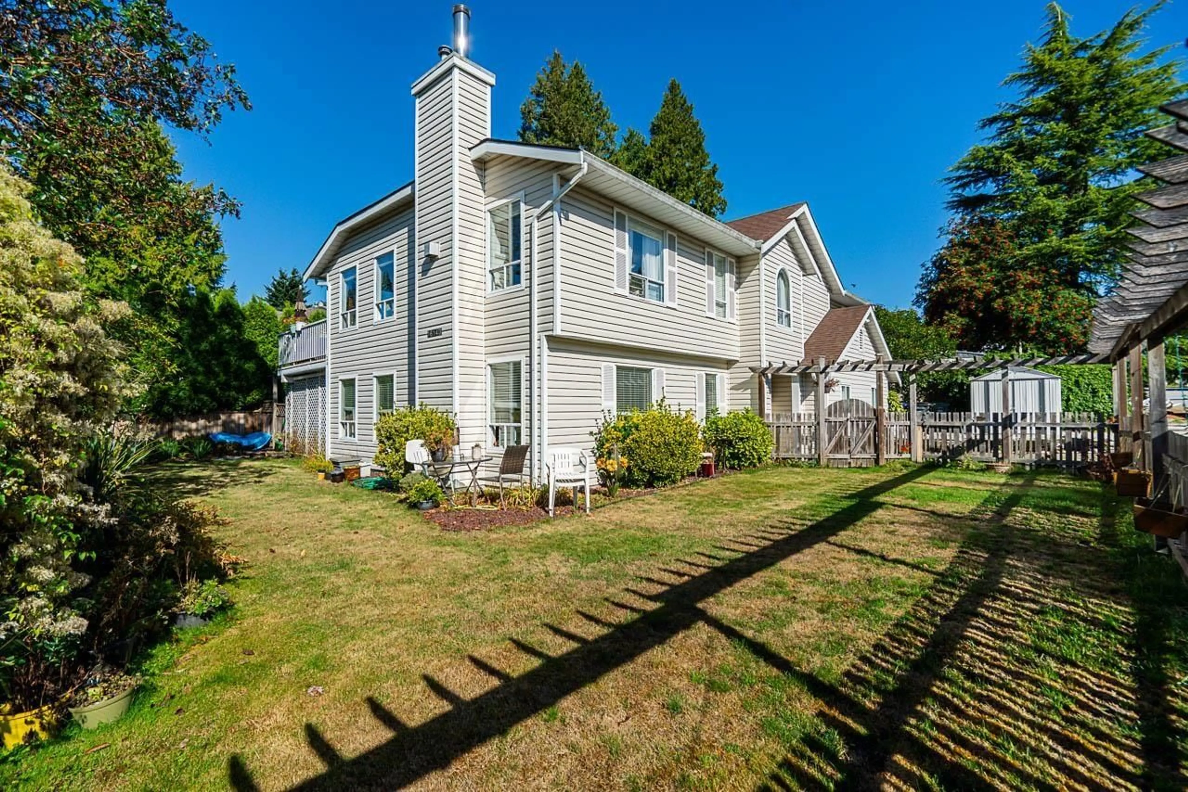 A pic from outside/outdoor area/front of a property/back of a property/a pic from drone, unknown for 16143 9, Surrey British Columbia V4A8R4