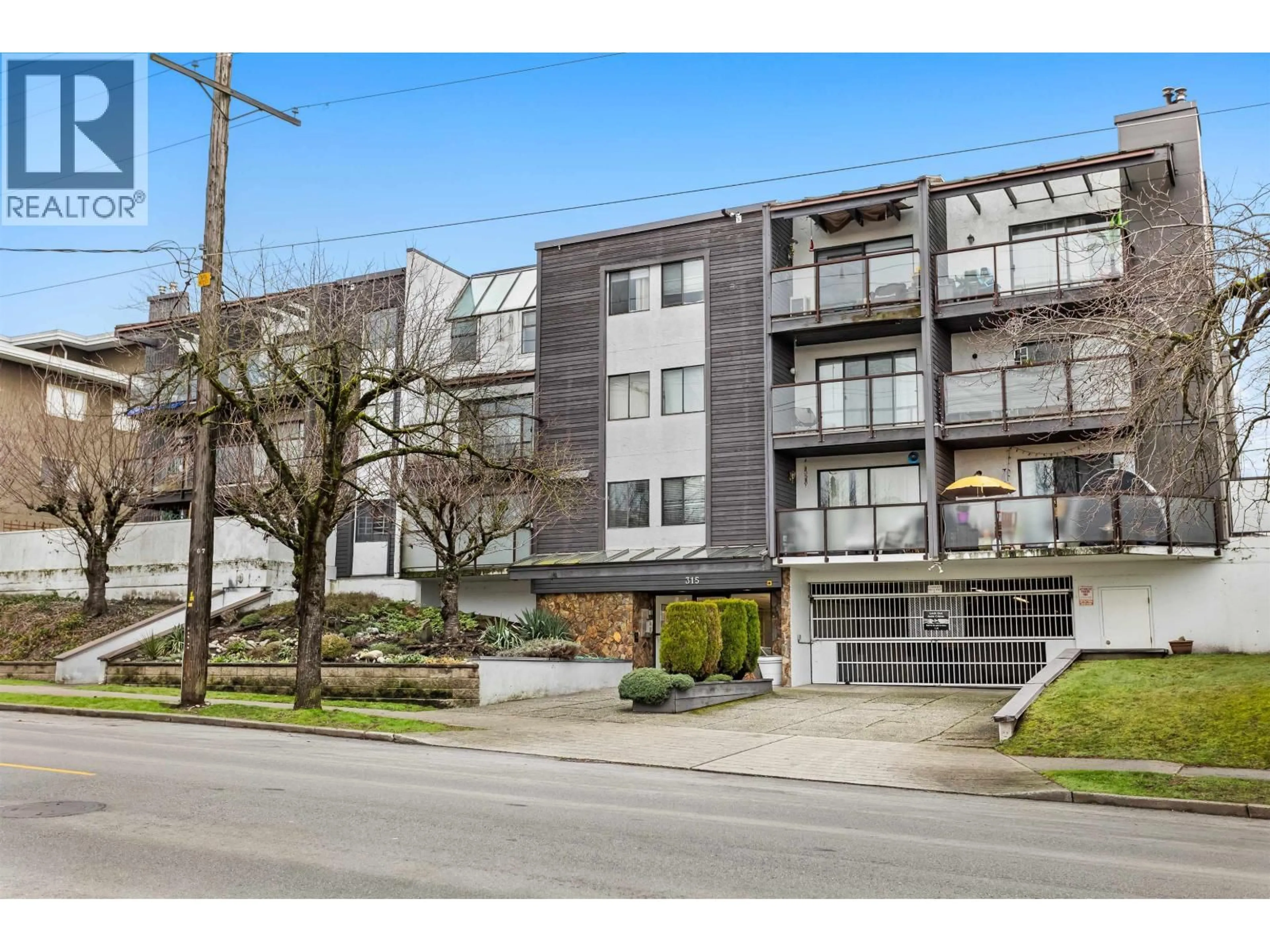 A pic from outside/outdoor area/front of a property/back of a property/a pic from drone, street for 306 - 315 TENTH STREET, New Westminster British Columbia V3M3Y2