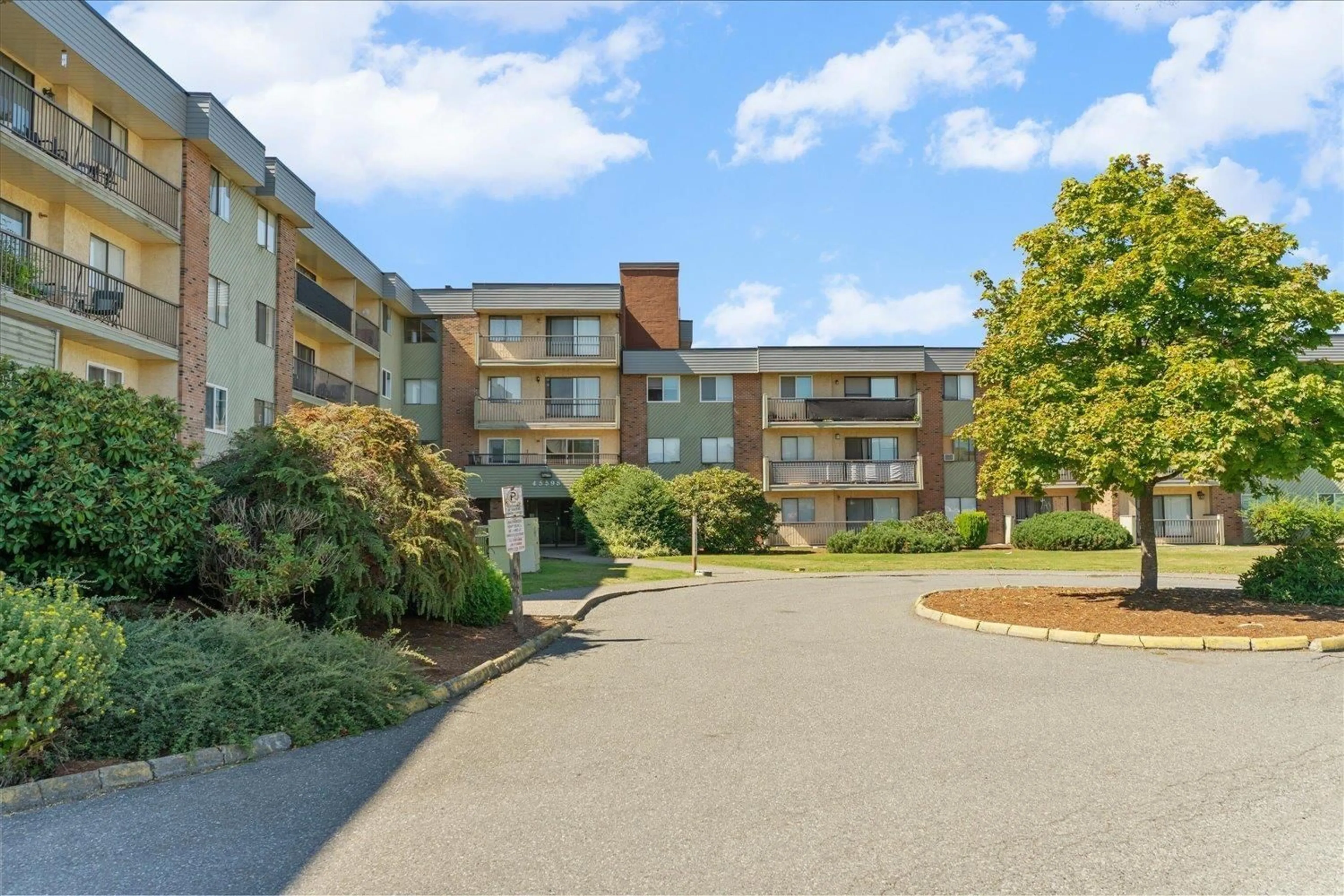 A pic from outside/outdoor area/front of a property/back of a property/a pic from drone, unknown for 307 - 45598 MCINTOSH DRIVE, Chilliwack British Columbia V2P7J3