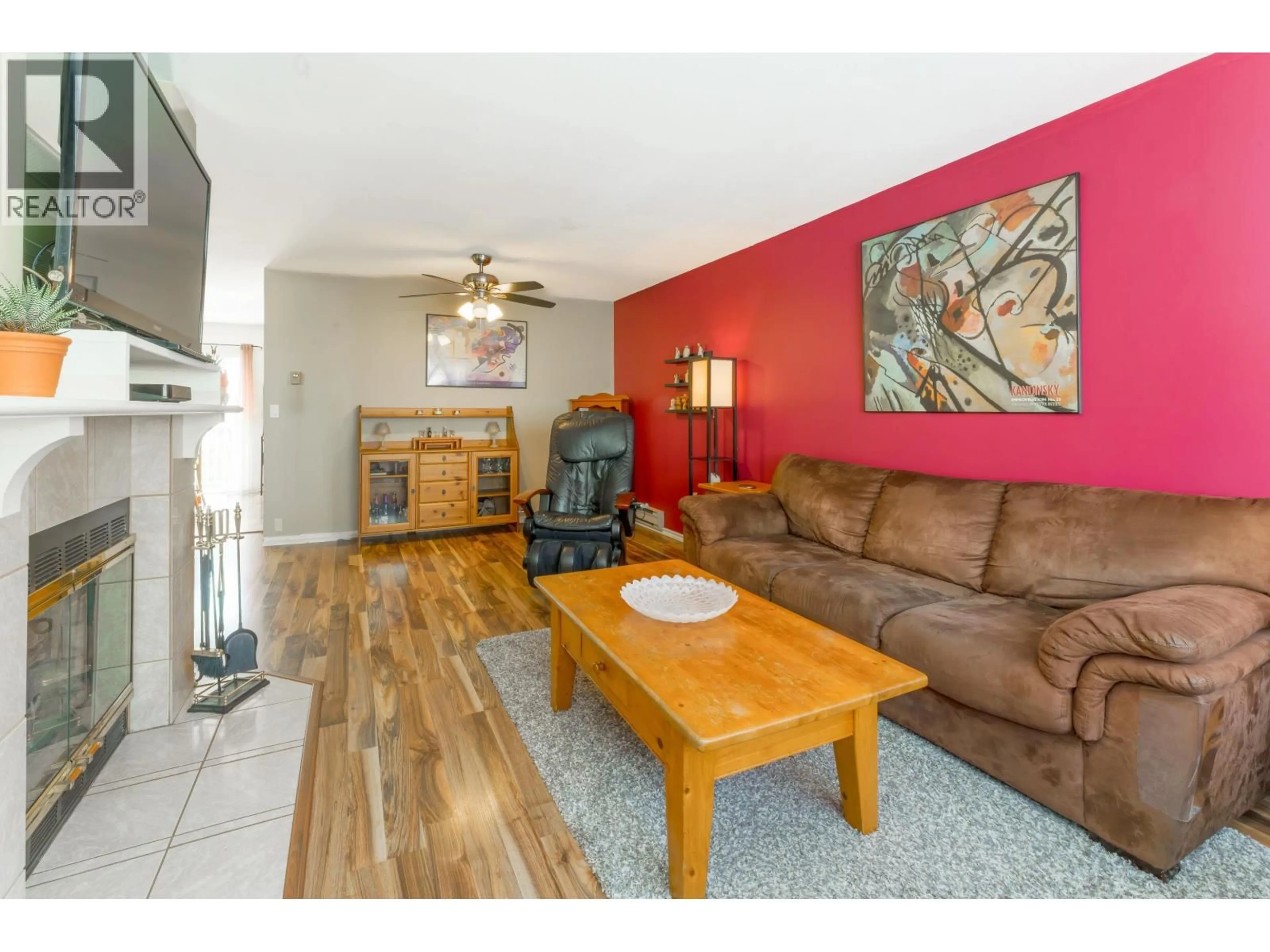 Living room with furniture, wood/laminate floor for 11 - 2352 PITT RIVER ROAD, Port Coquitlam British Columbia V3C5Y2