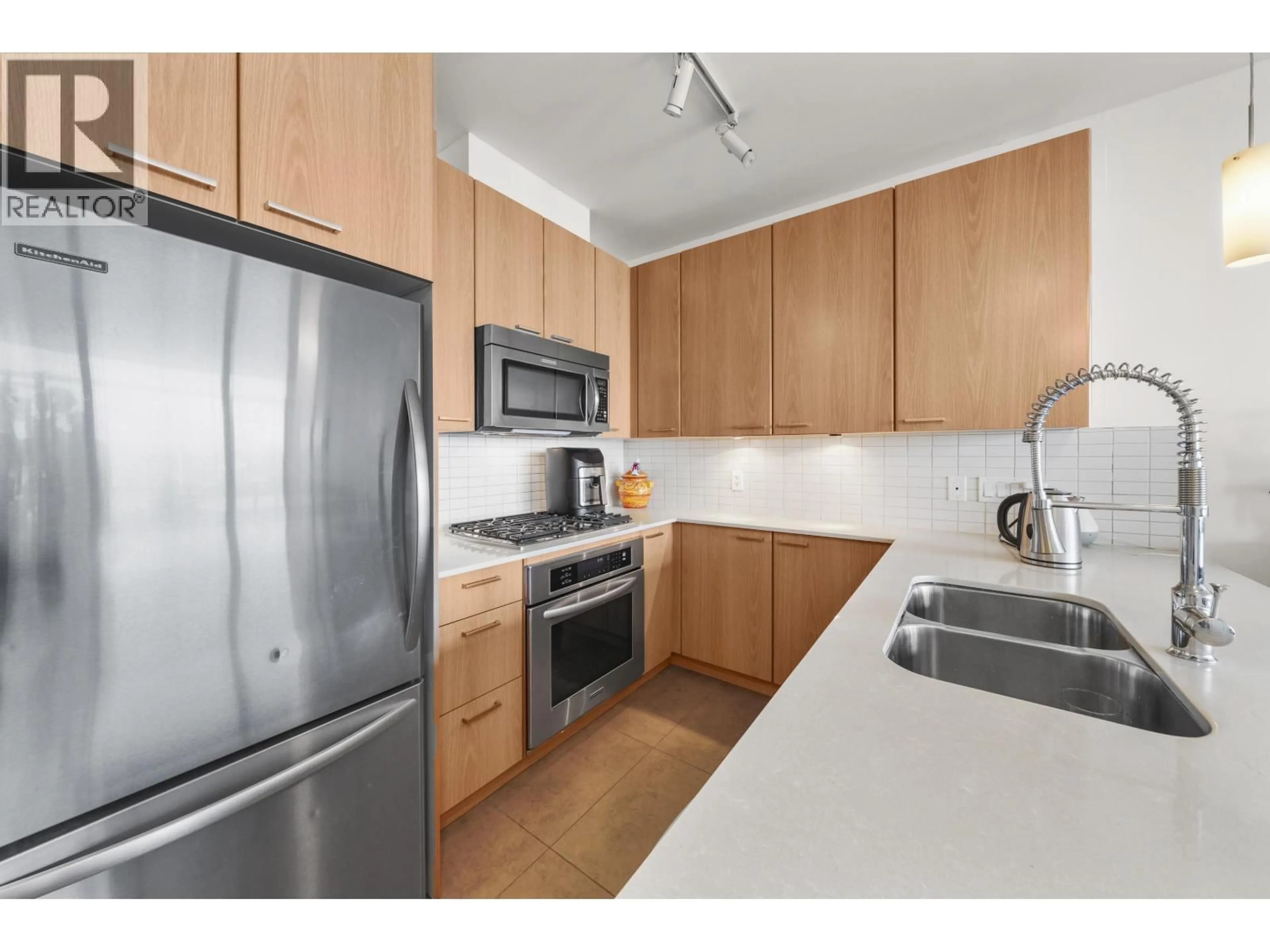 Standard kitchen, unknown for 907 - 2789 SHAUGHNESSY STREET, Port Coquitlam British Columbia V3C3G9