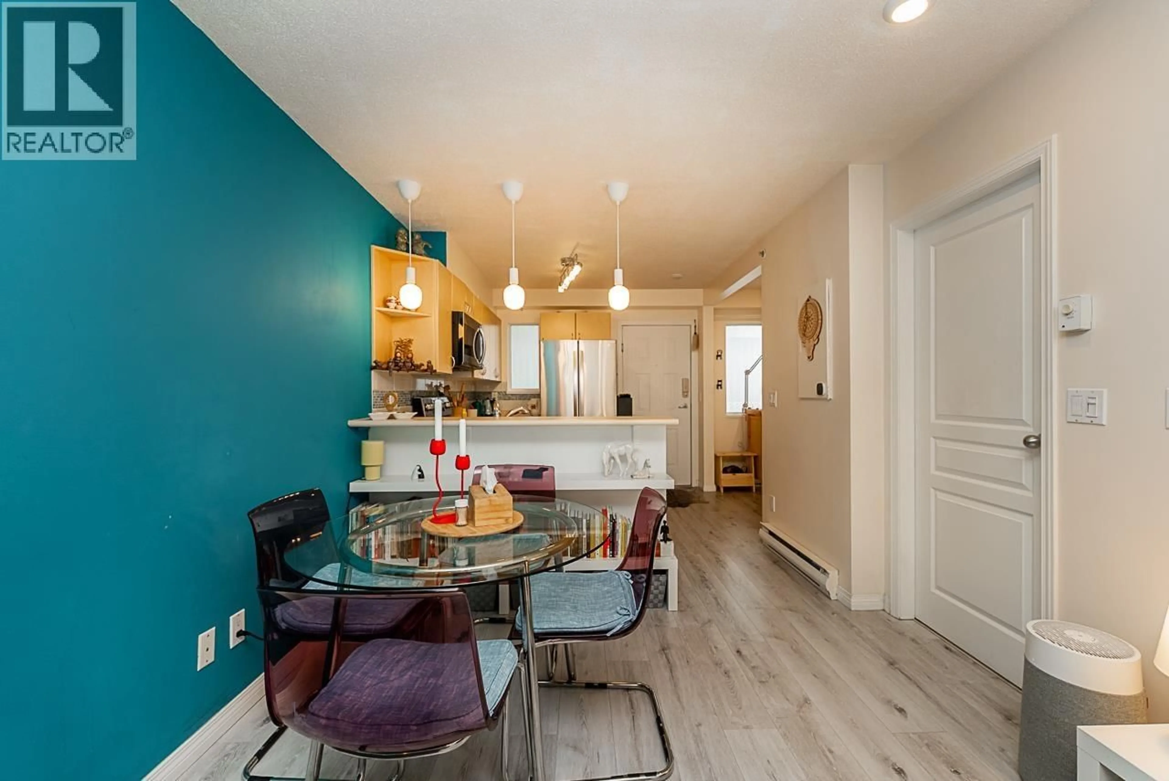 Open concept kitchen, wood/laminate floor for 416 - 528 ROCHESTER AVENUE, Coquitlam British Columbia V3K7A5