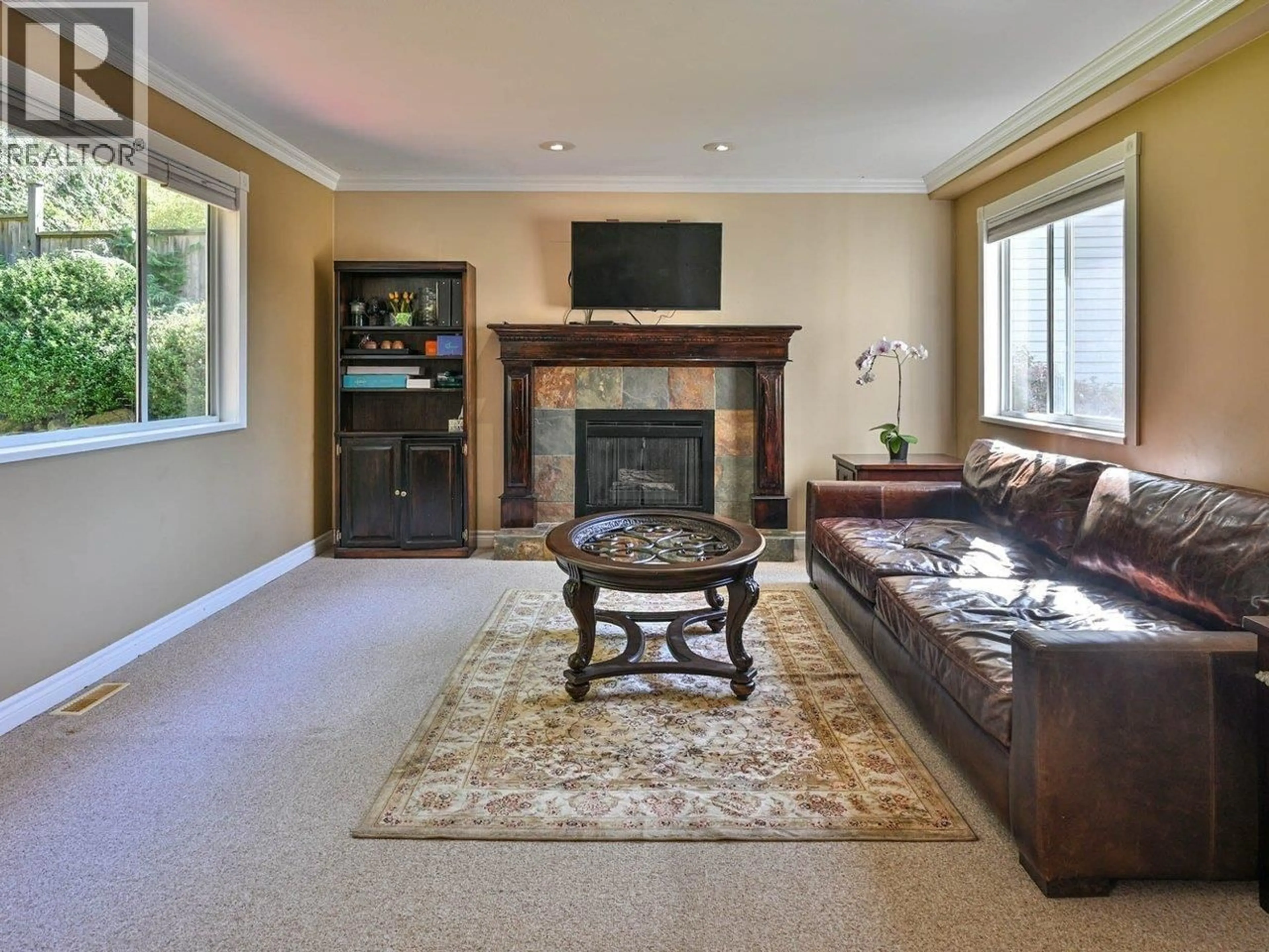 Living room with furniture, carpet floor for 1422 MAGNOLIA PLACE, Coquitlam British Columbia V3H4S8