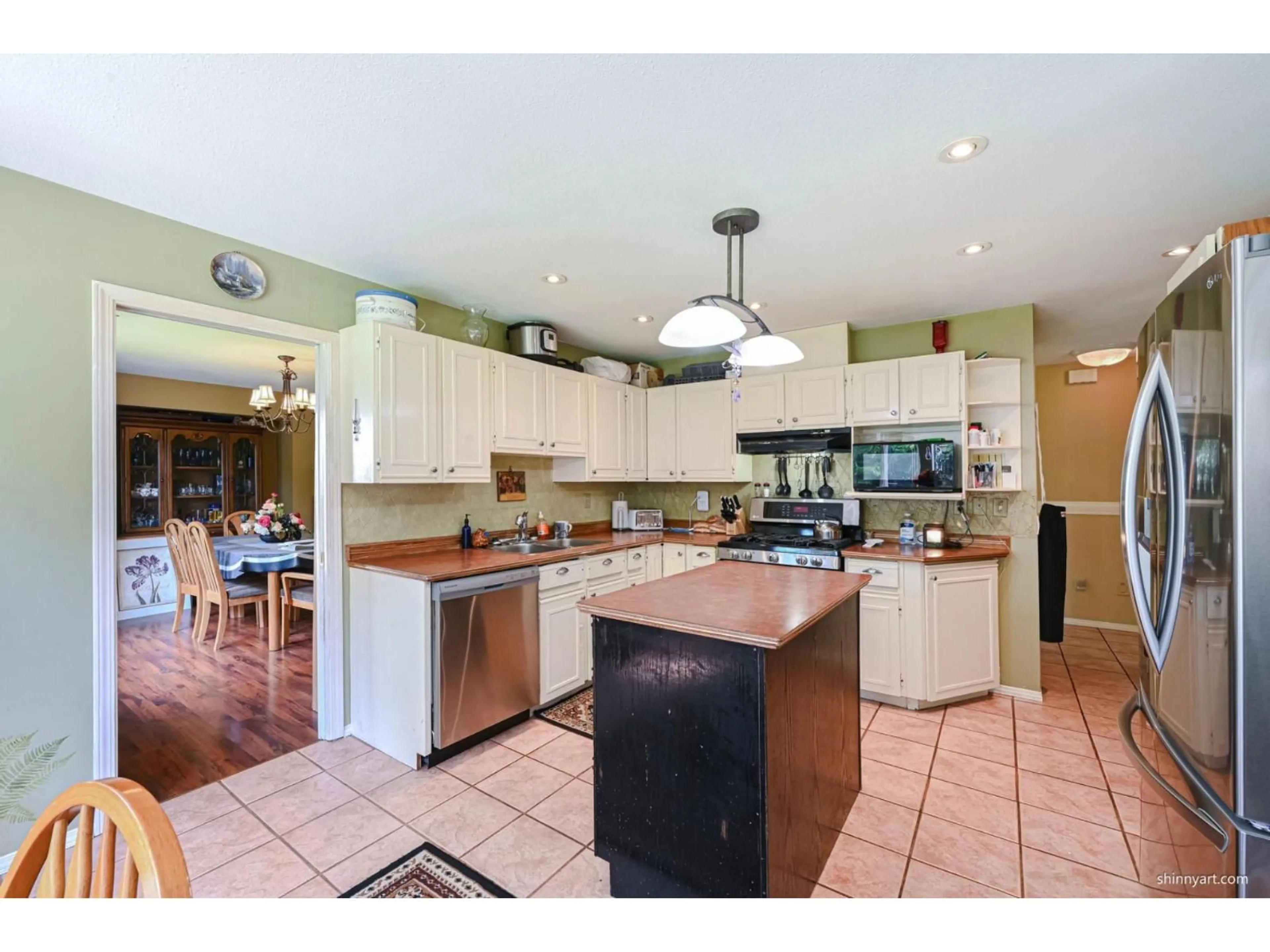 Open concept kitchen, ceramic/tile floor for 3373 198A, Langley British Columbia V3A7Y9