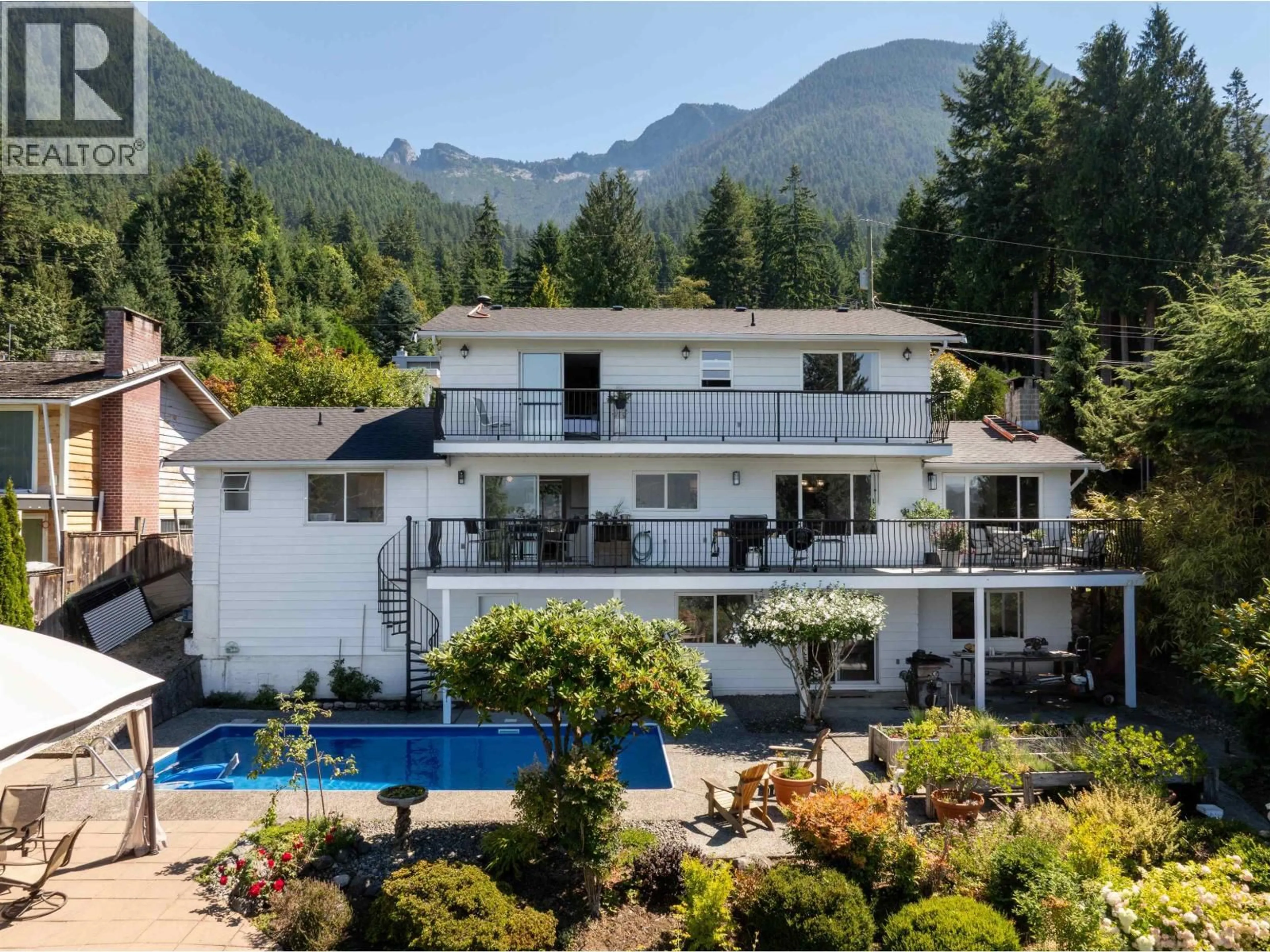 A pic from outside/outdoor area/front of a property/back of a property/a pic from drone, mountain view for 110 SEAVIEW PLACE, Lions Bay British Columbia V0N2E0
