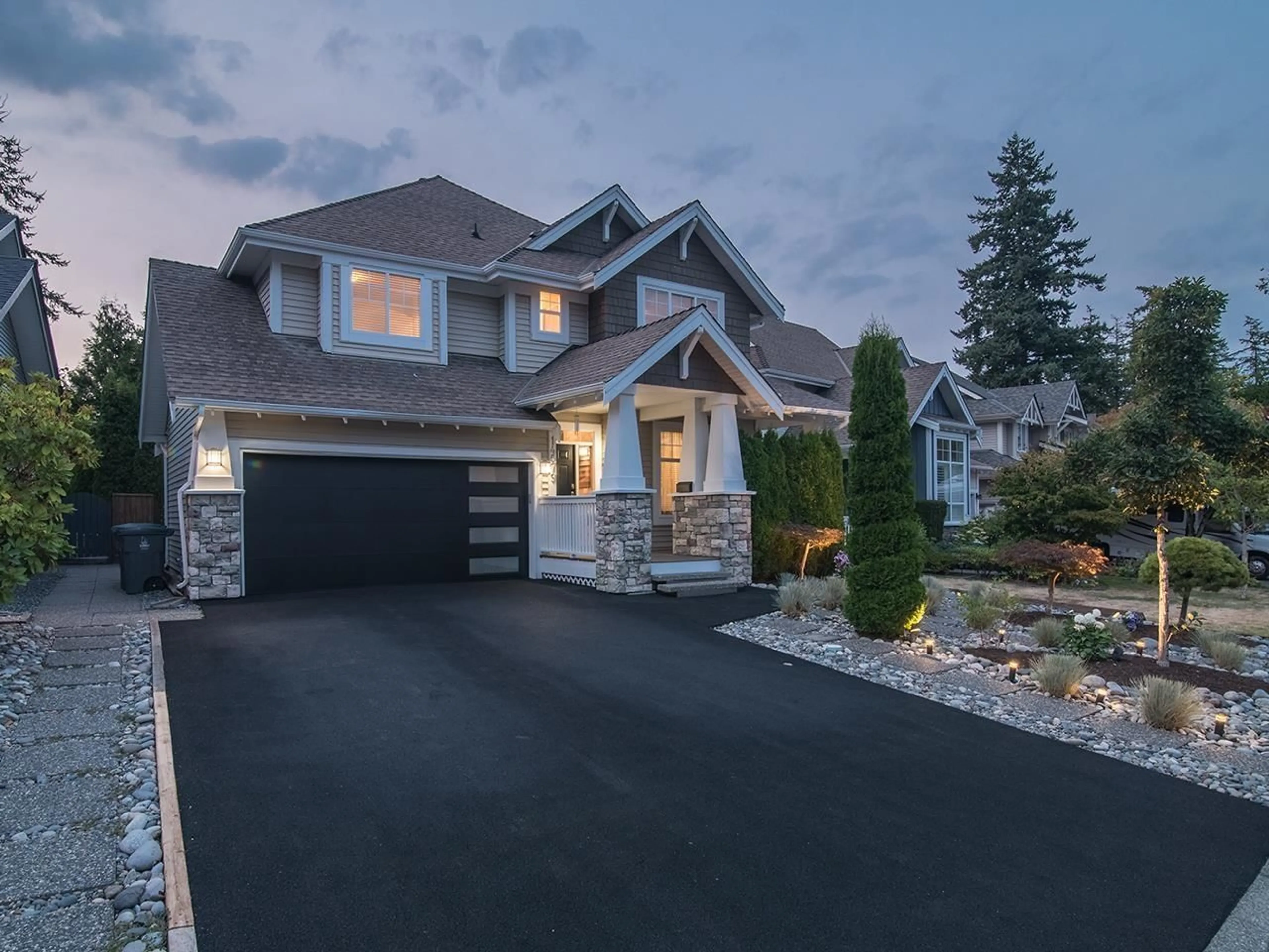 Home with vinyl exterior material, street for 14579 33B, Surrey British Columbia V4P3M8