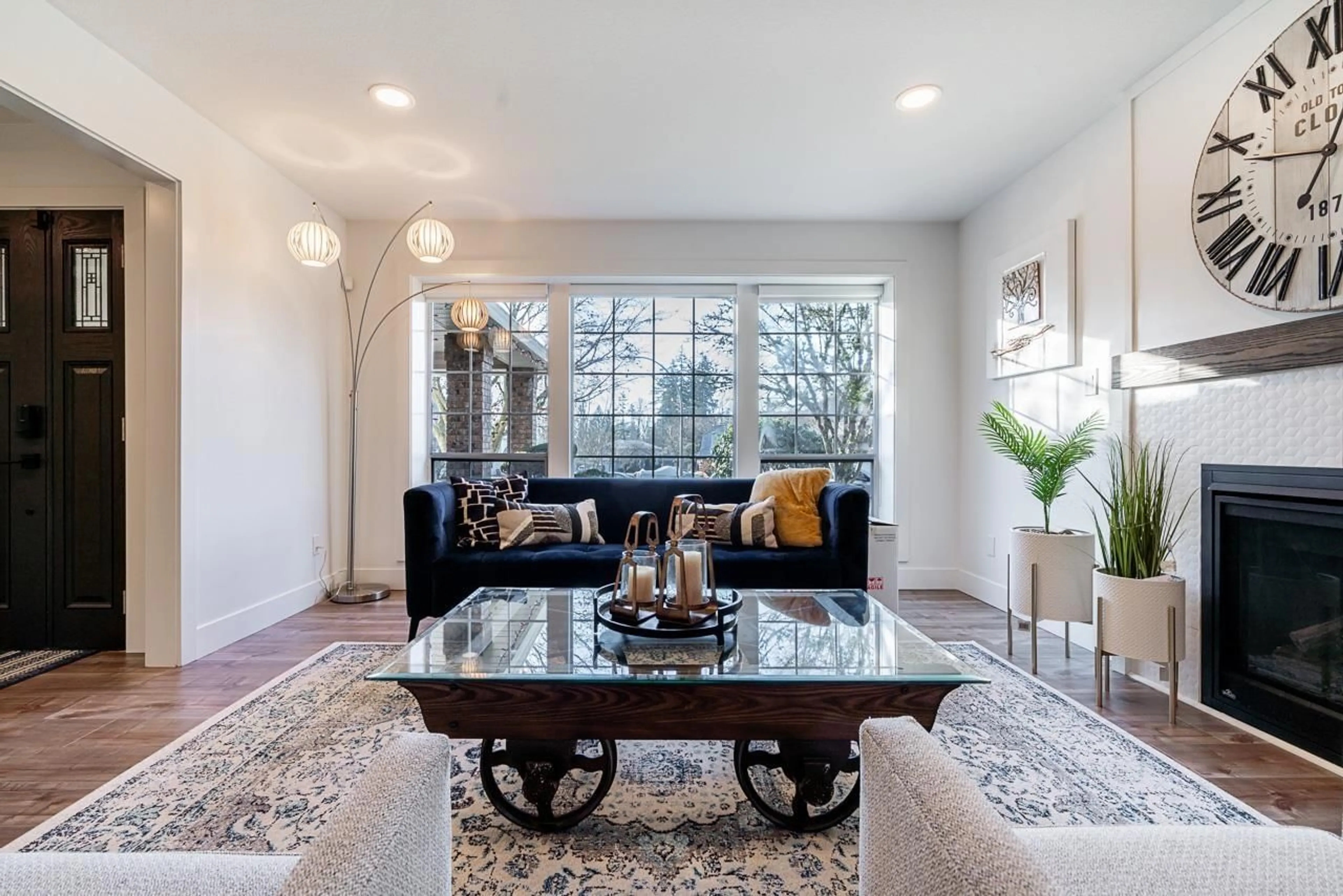 Living room with furniture, unknown for 7847 161A, Surrey British Columbia V4N0T8