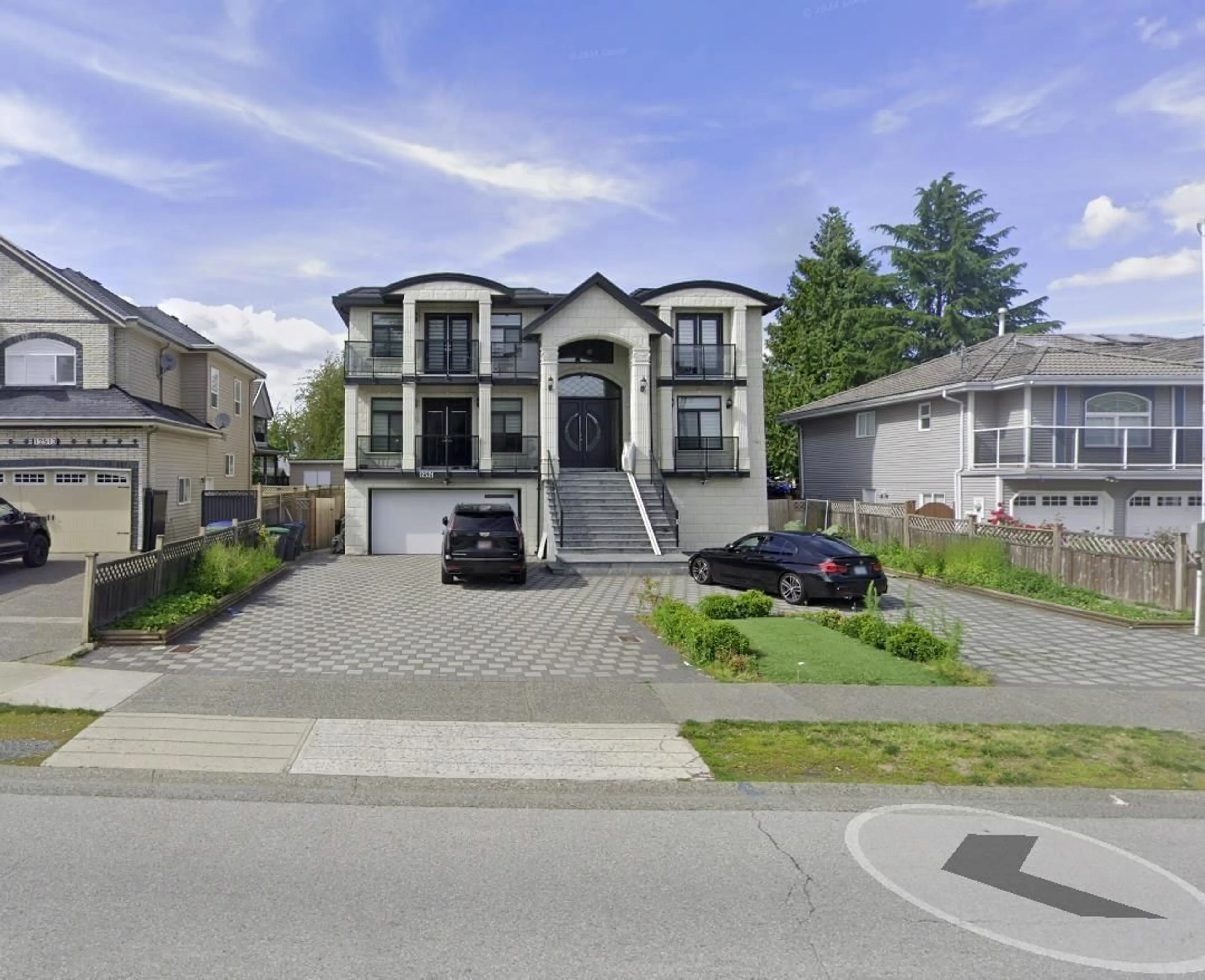 Unknown for 12521 92, Surrey British Columbia V3V1G8