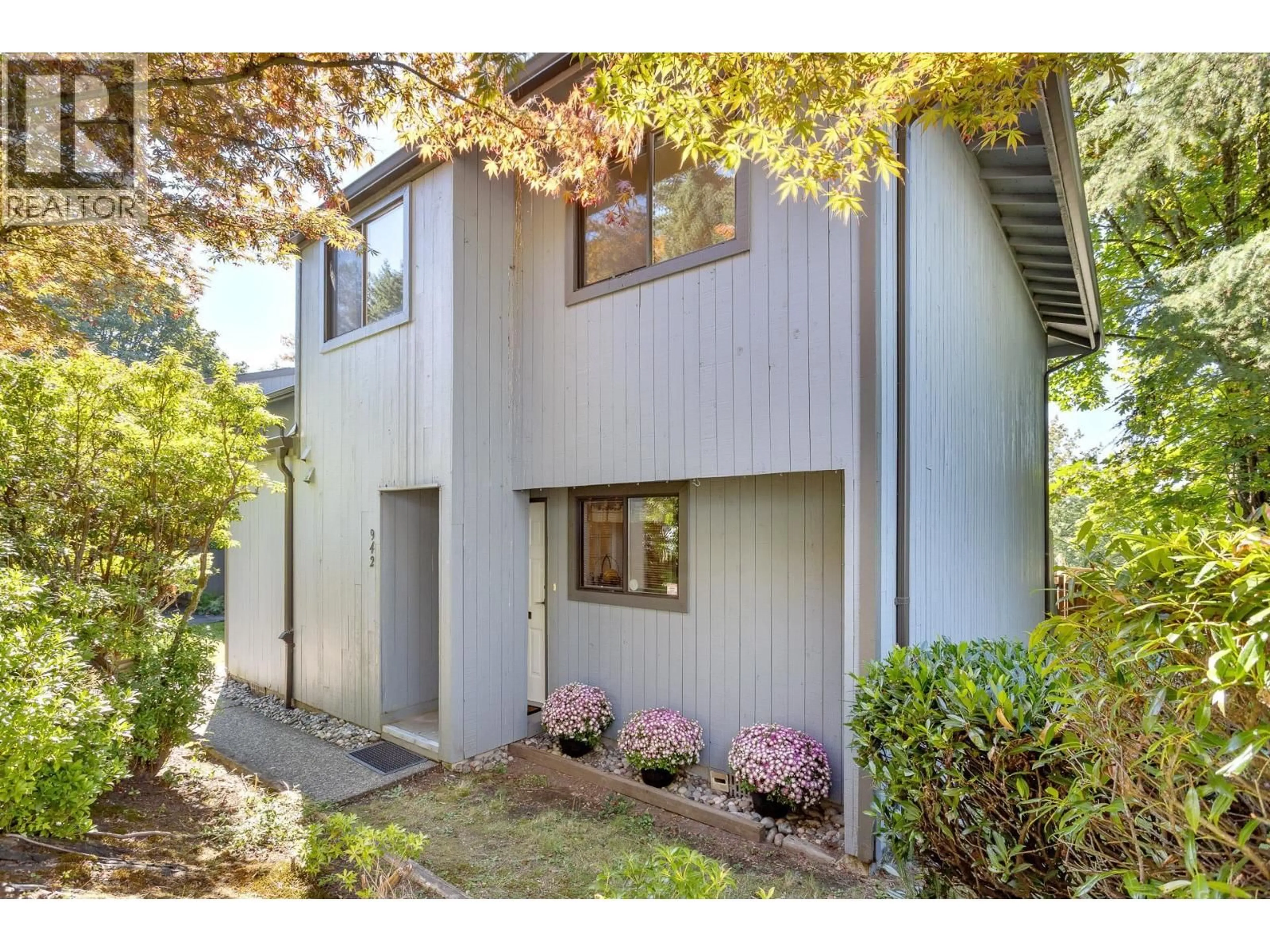 Home with vinyl exterior material, street for 942 BLACKSTOCK ROAD, Port Moody British Columbia V3H3S2