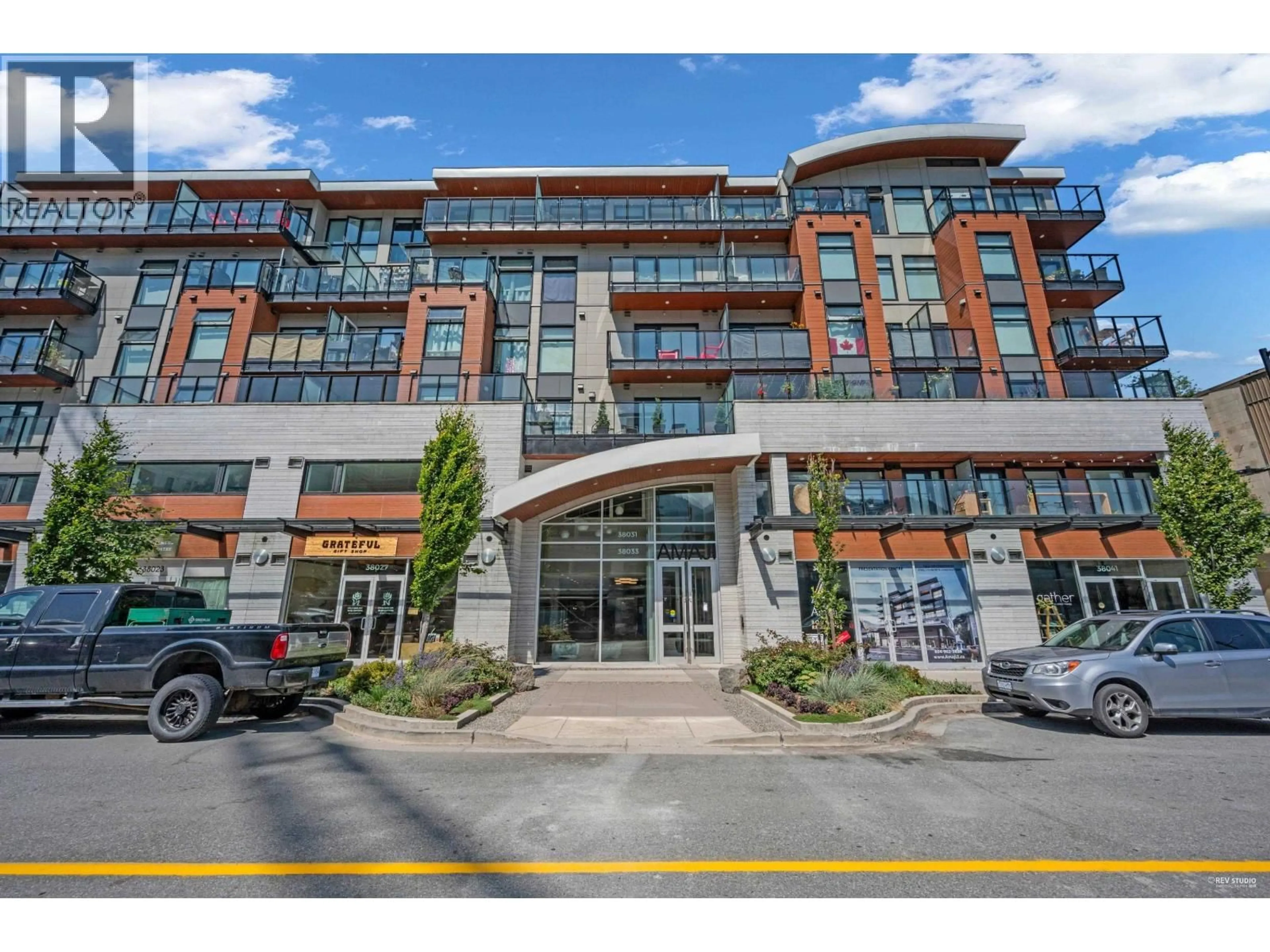 Indoor foyer for 313 - 38033 SECOND AVENUE, Squamish British Columbia V8B0C4