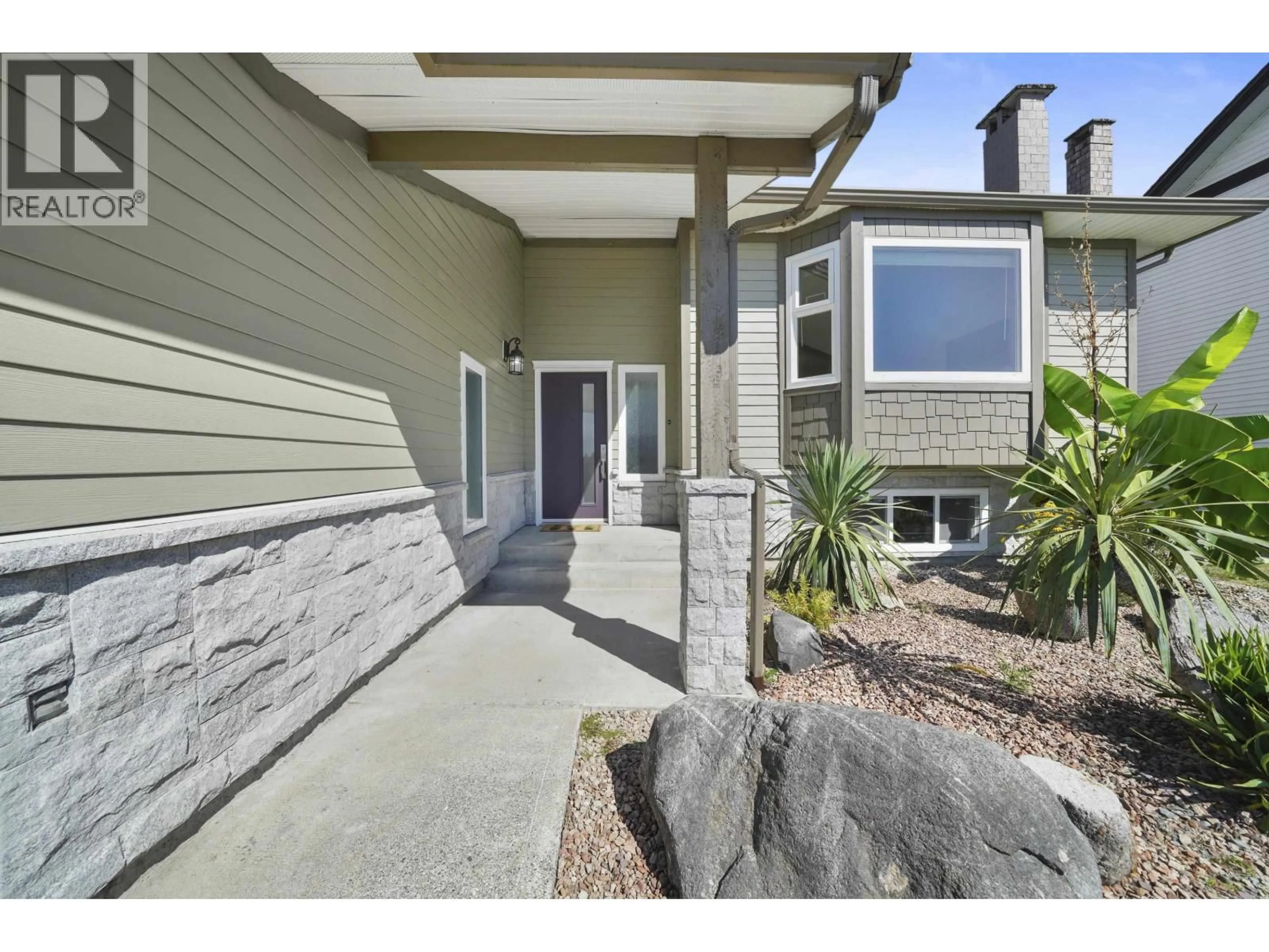 Indoor entryway for 2541 BLUEBELL AVENUE, Coquitlam British Columbia V3E2H5