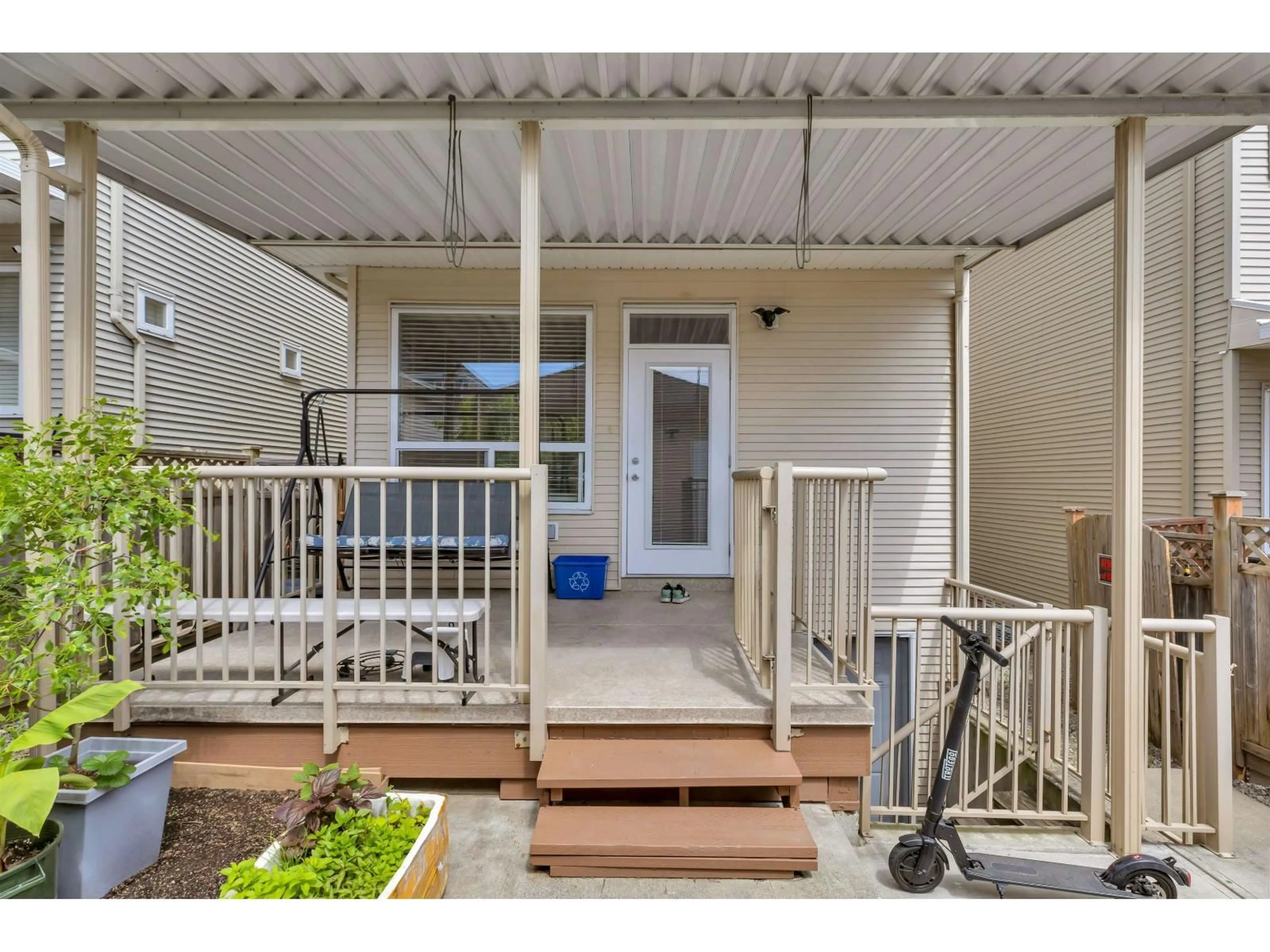 Patio, street for 14838 72, Surrey British Columbia V3S2G1